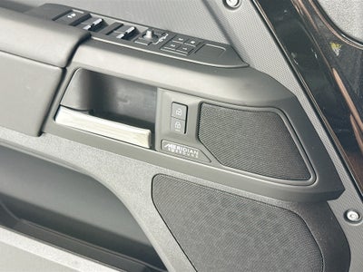 2026 Land Rover Defender 130 X-Dynamic SE