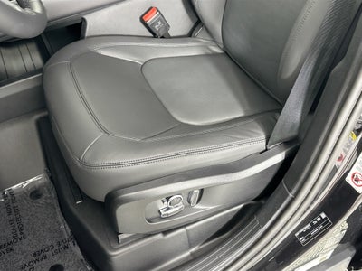 2026 Land Rover Defender 130 X-Dynamic SE