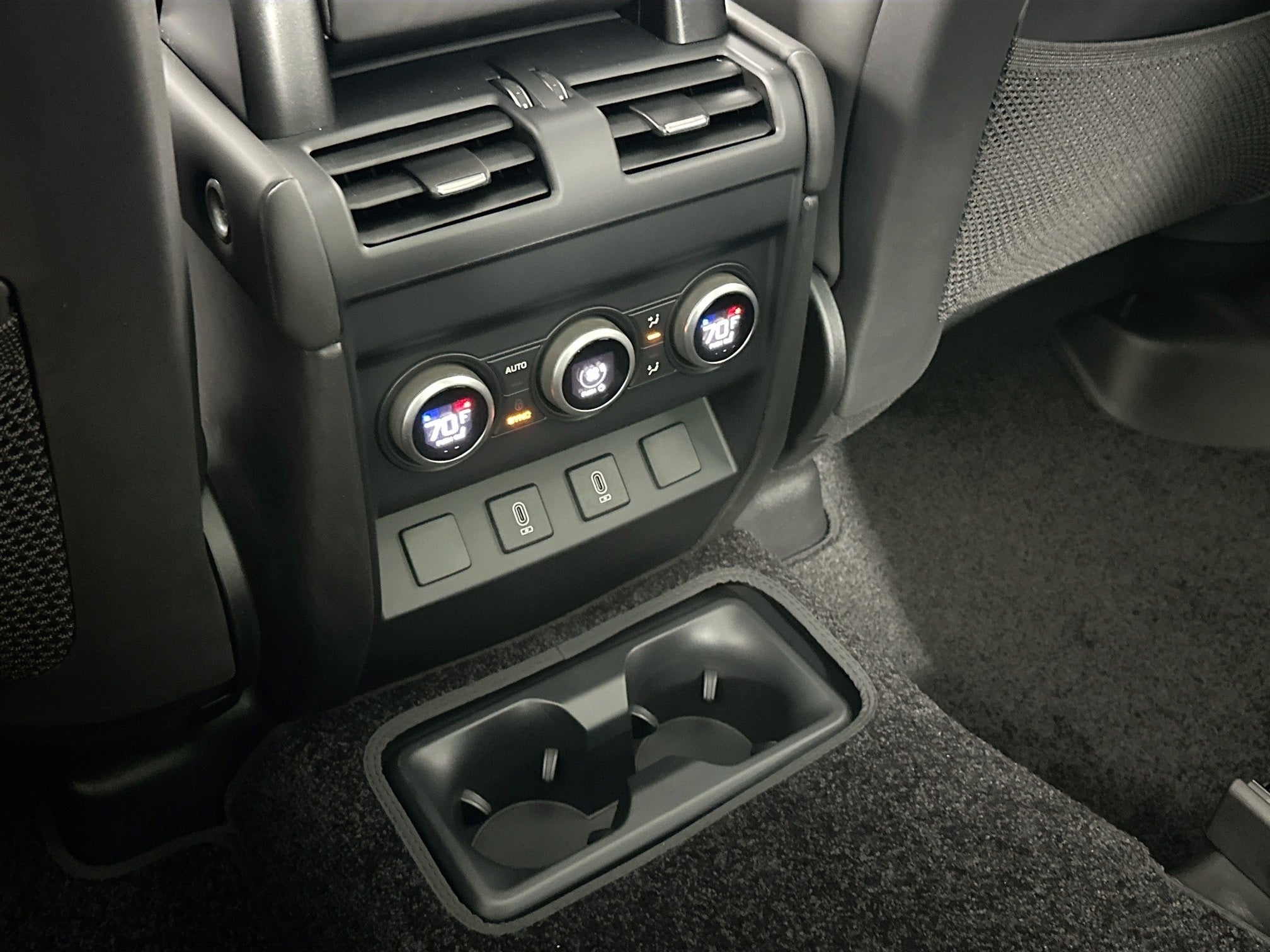 2026 Land Rover Defender 130 X-Dynamic SE