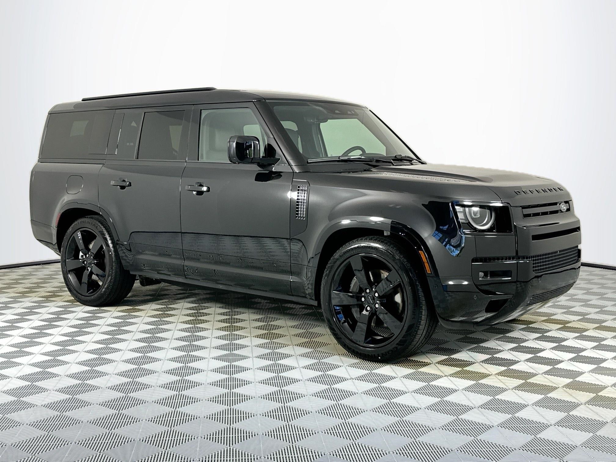 2026 Land Rover Defender 130 X-Dynamic SE