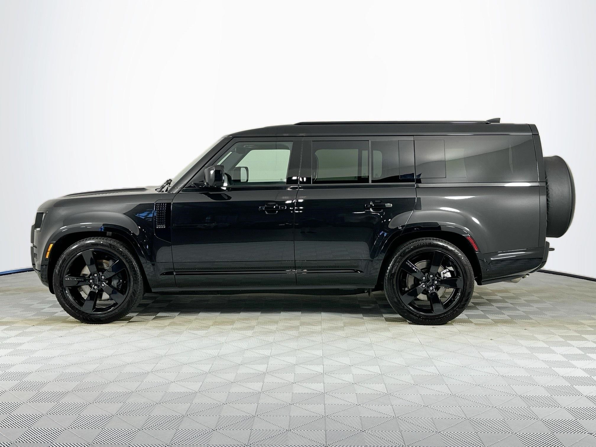 2026 Land Rover Defender 130 X-Dynamic SE
