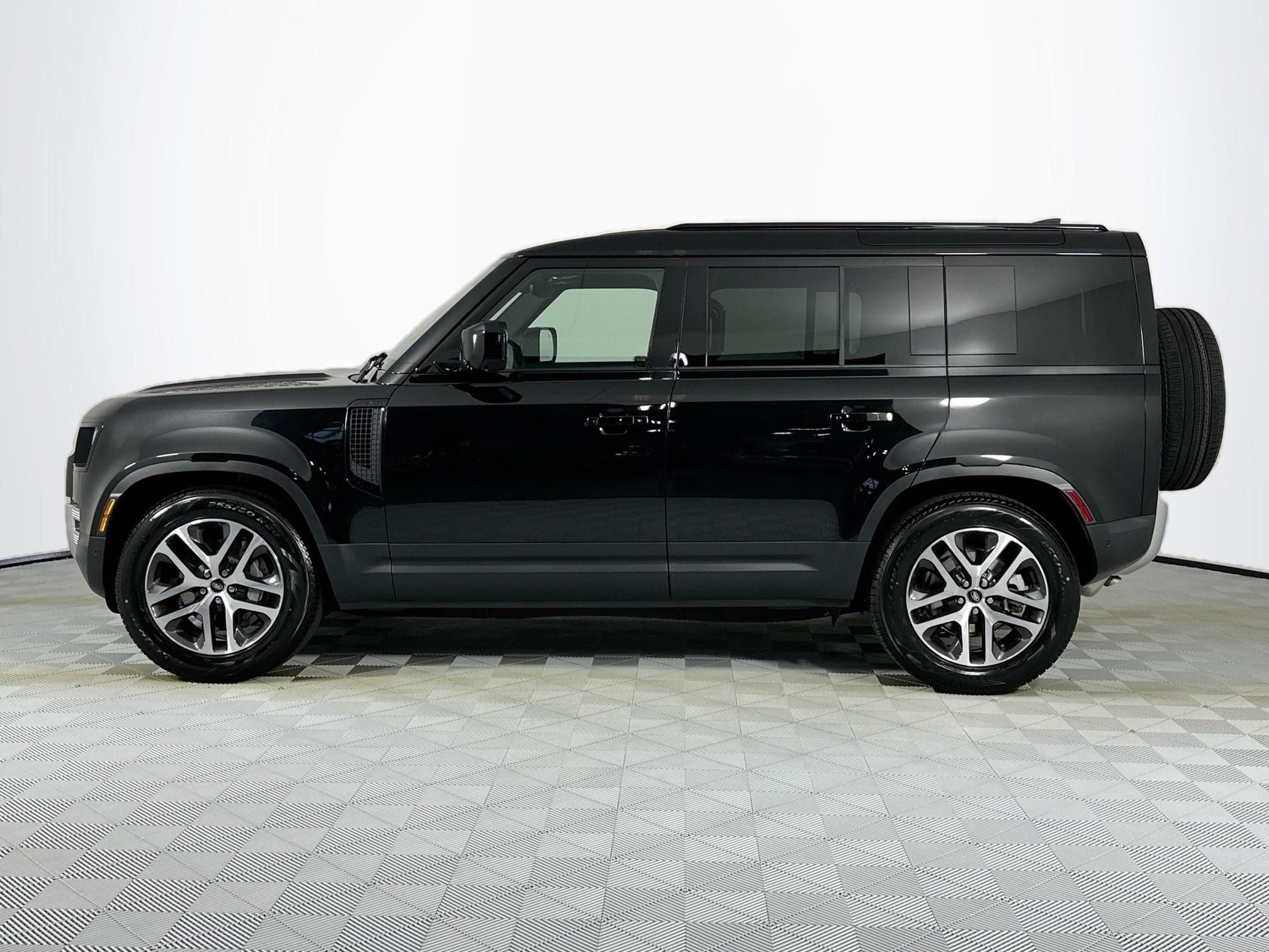 2025 Land Rover Defender 110 S