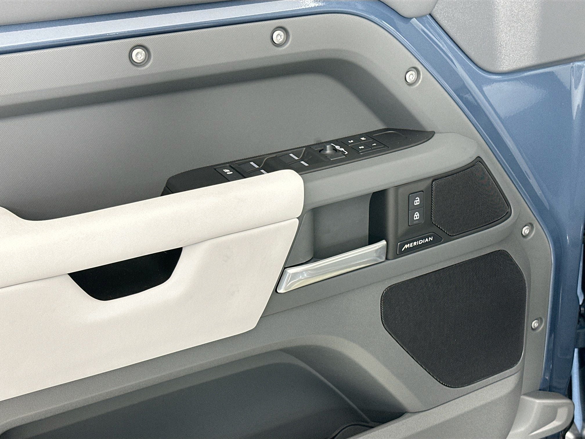 2025 Land Rover Defender 110 S