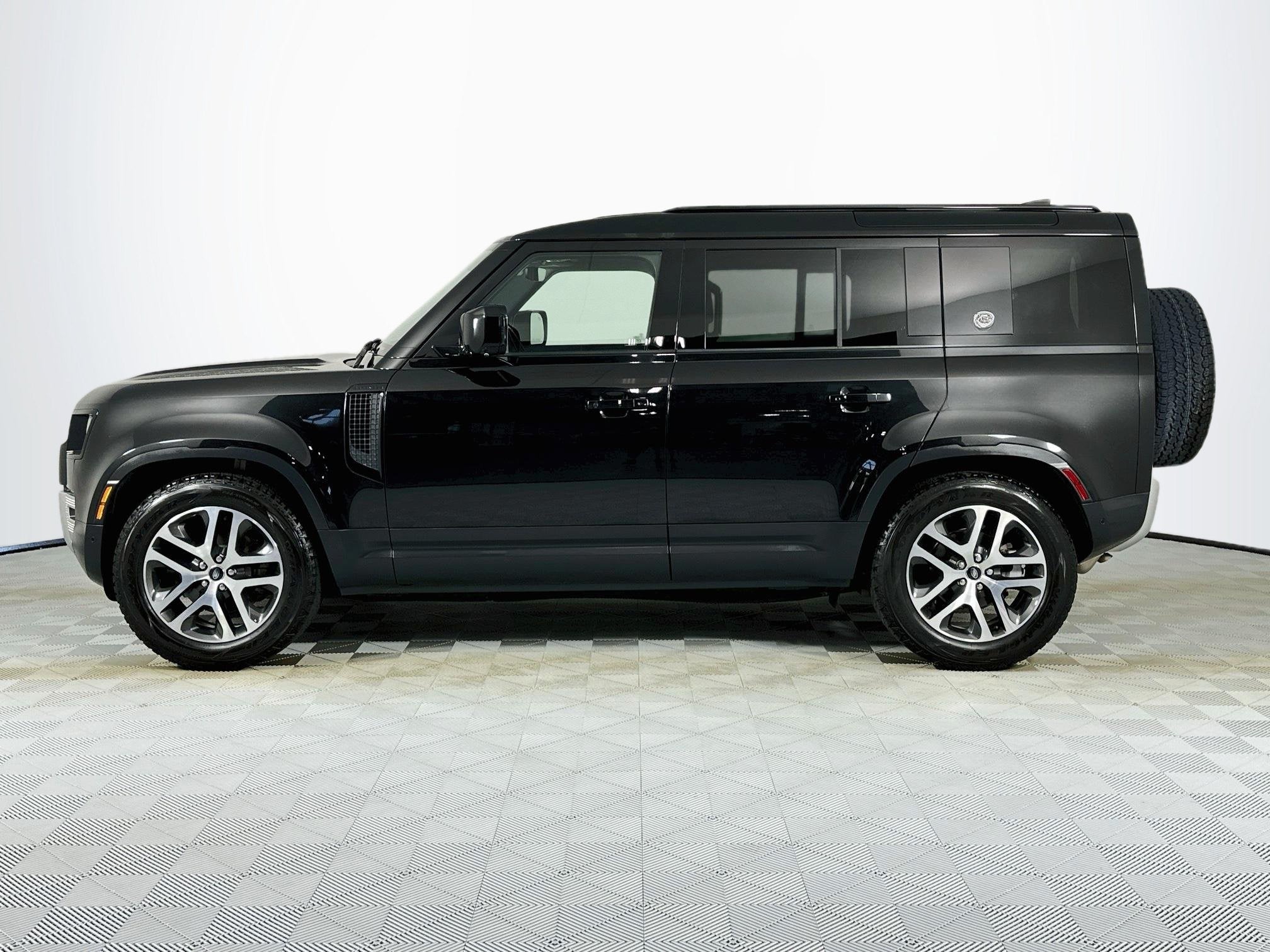 2024 Land Rover Defender 110 S