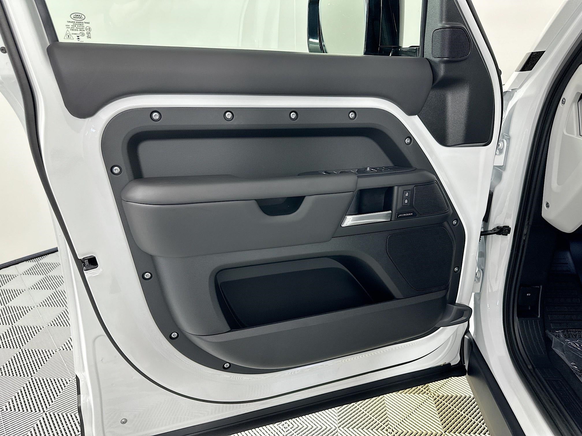 2025 Land Rover Defender 110 S