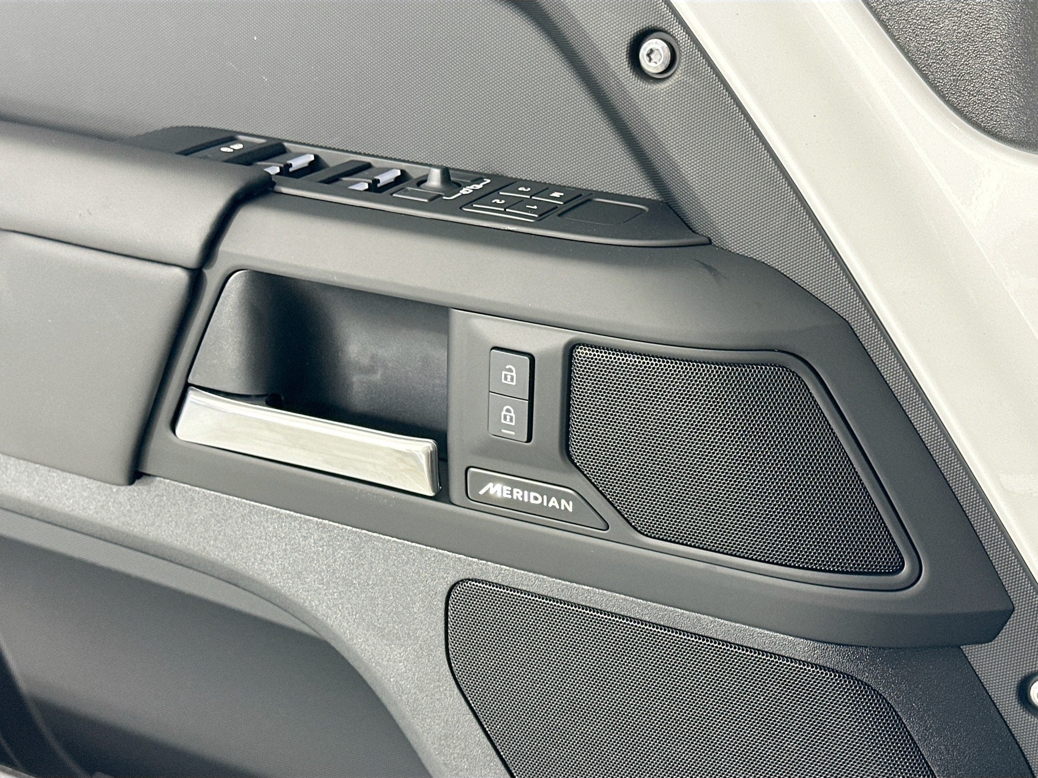 2025 Land Rover Defender 110 S