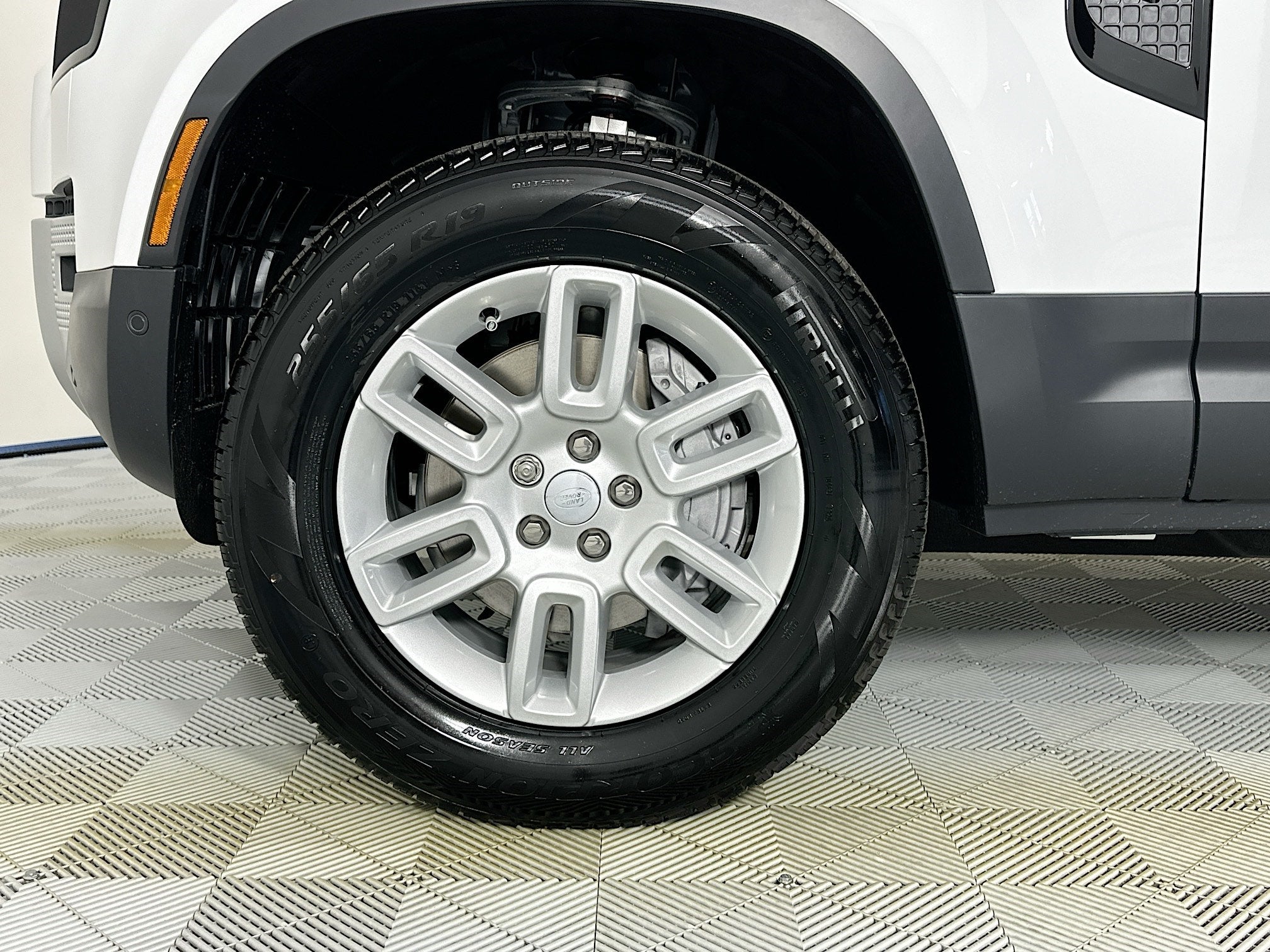 2025 Land Rover Defender 110 S