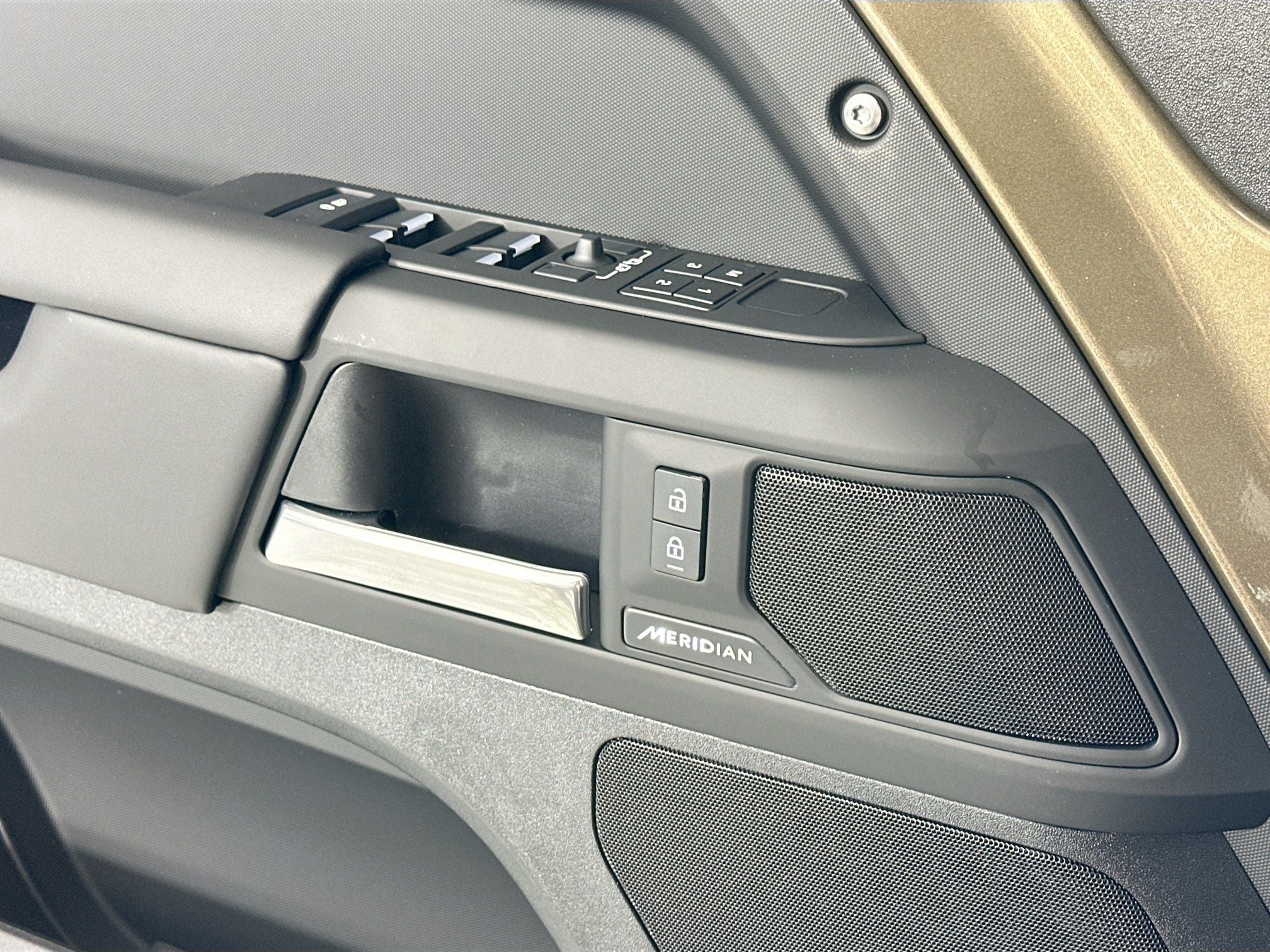 2025 Land Rover Defender 110 S