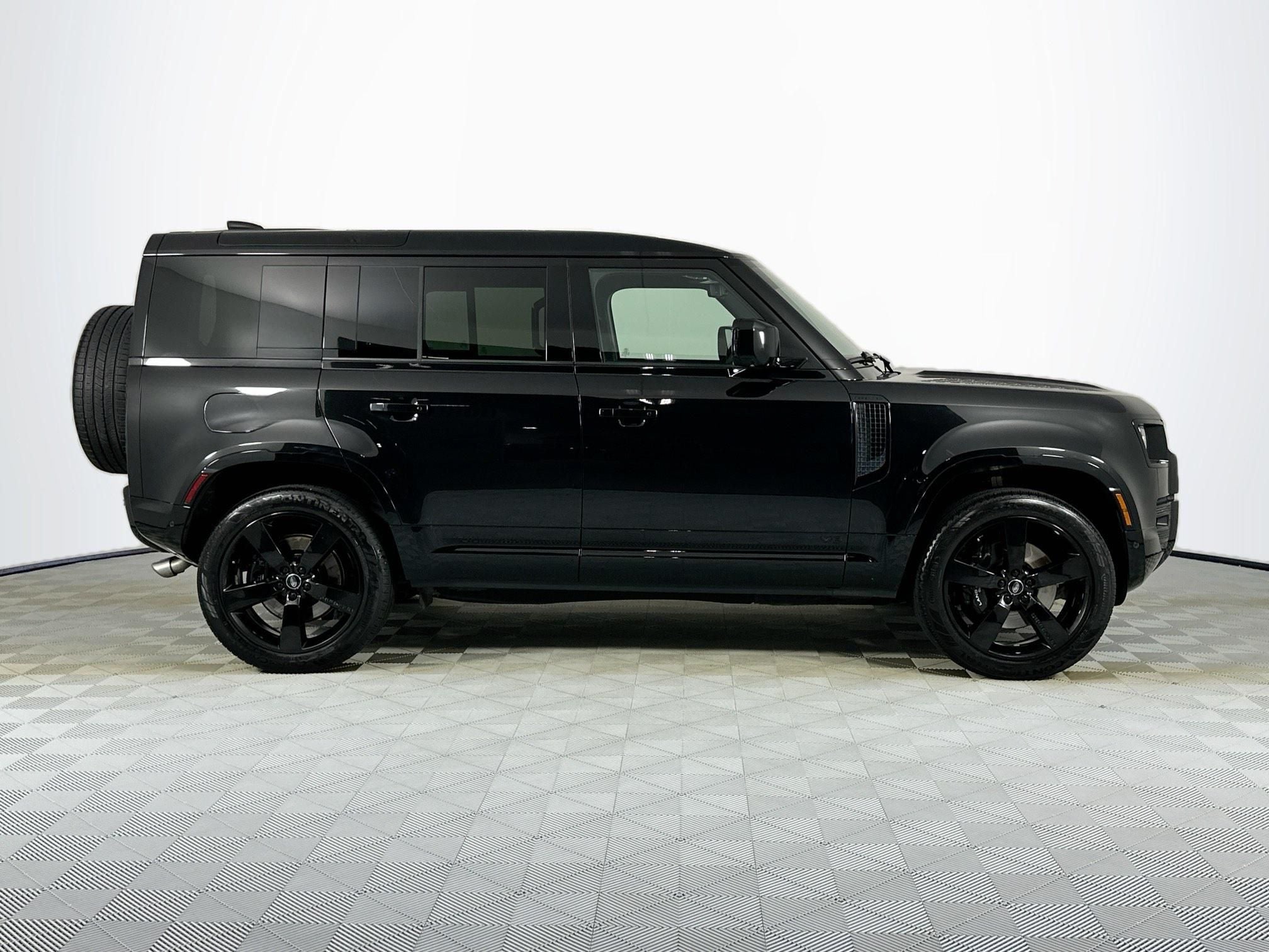 2023 Land Rover Defender 110 V8