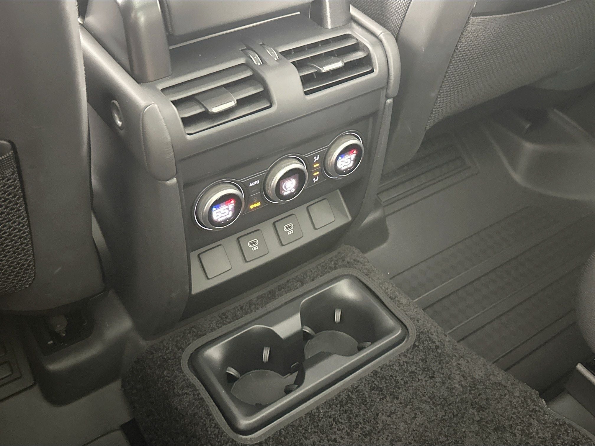 2025 Land Rover Defender 130 V8