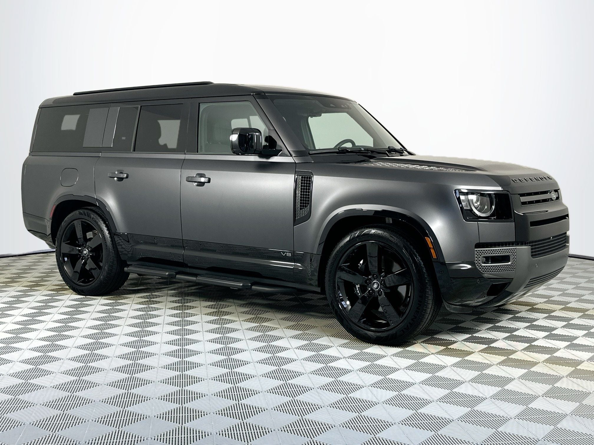 2025 Land Rover Defender 130 V8