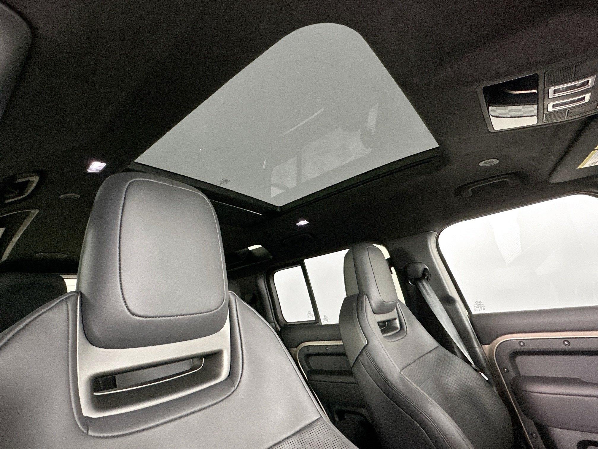 2025 Land Rover Defender 110 OCTA