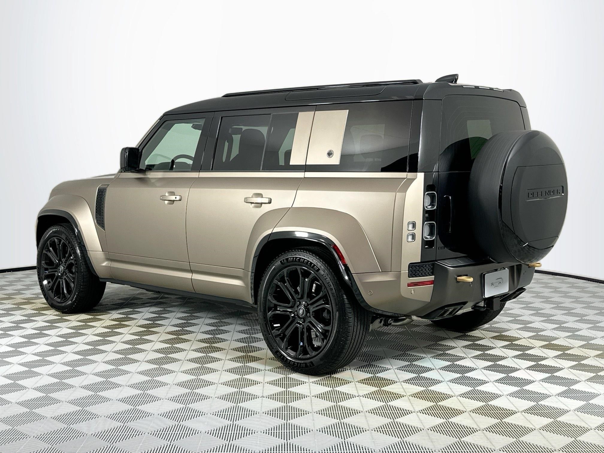 2025 Land Rover Defender 110 OCTA