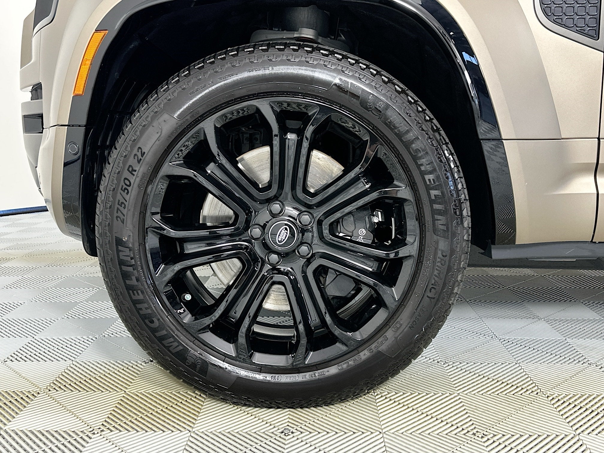 2025 Land Rover Defender 110 OCTA