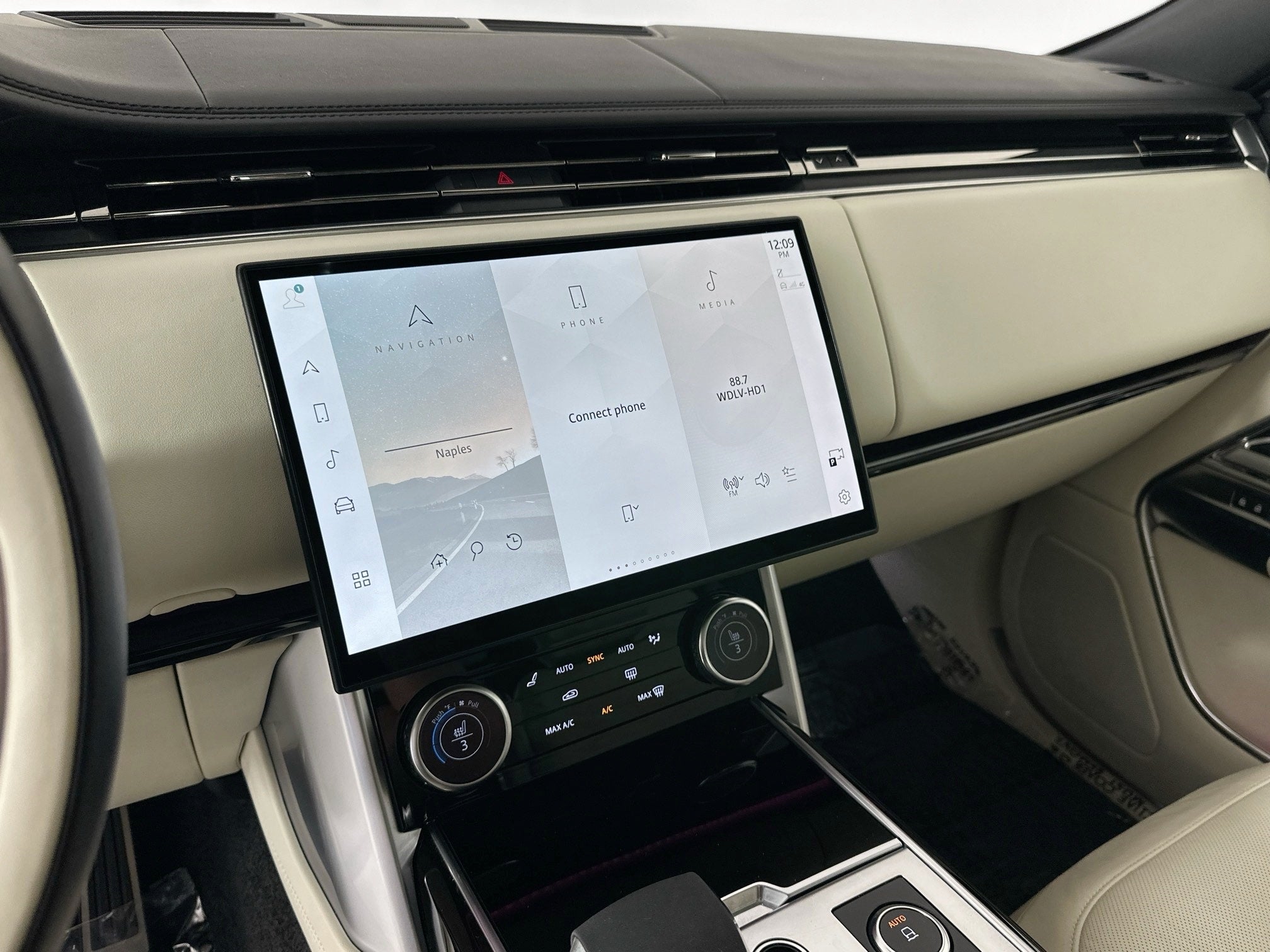 2023 Land Rover Range Rover SE