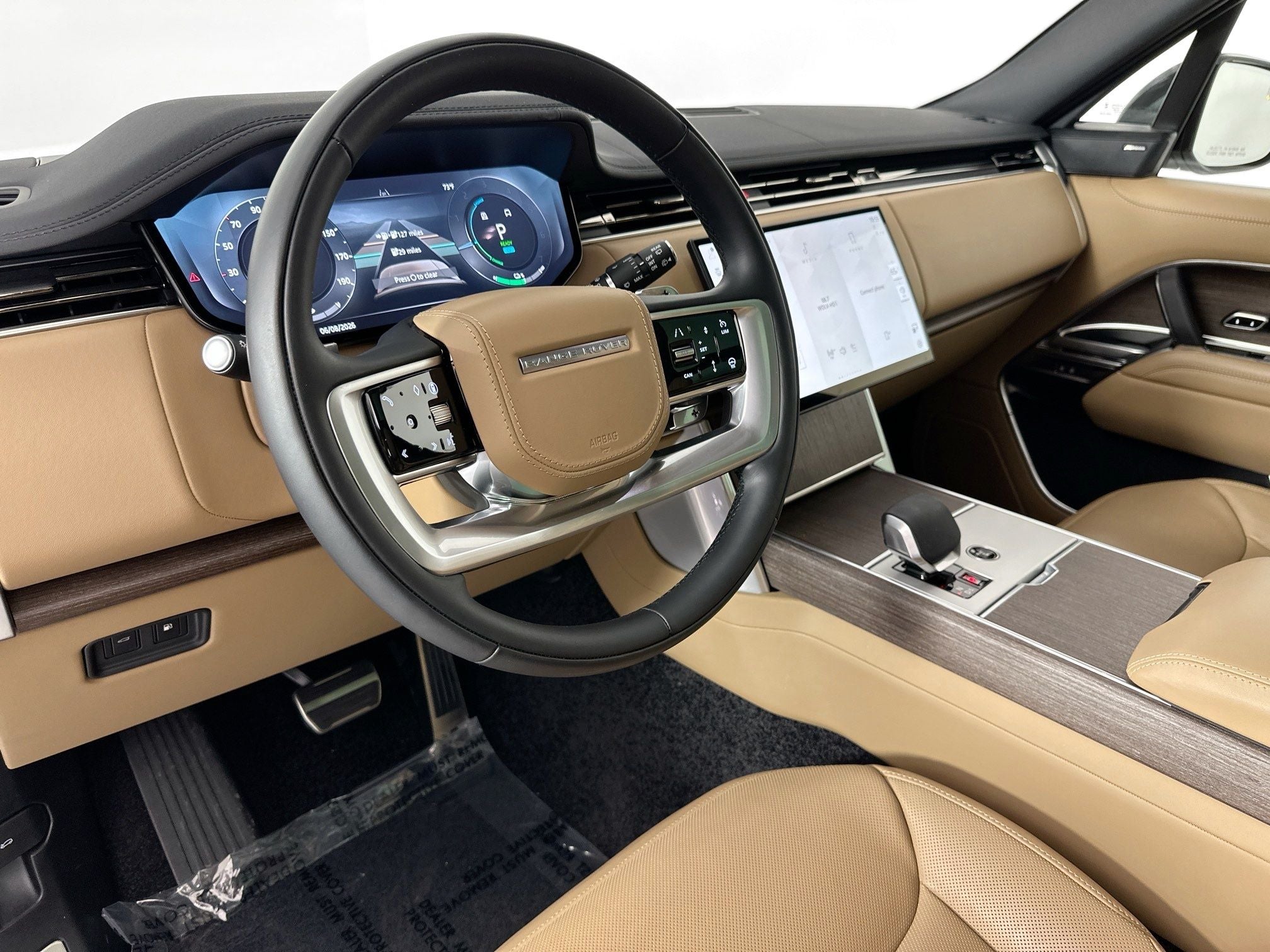 2025 Land Rover Range Rover Plug-In Hybrid SE