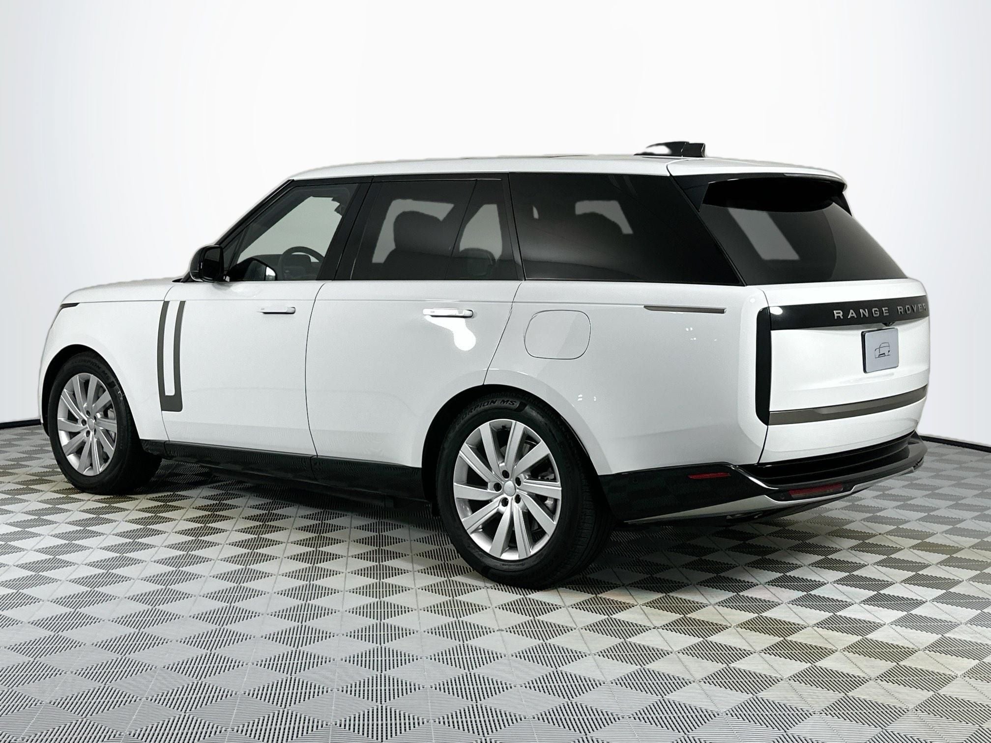 2025 Land Rover Range Rover Plug-In Hybrid SE