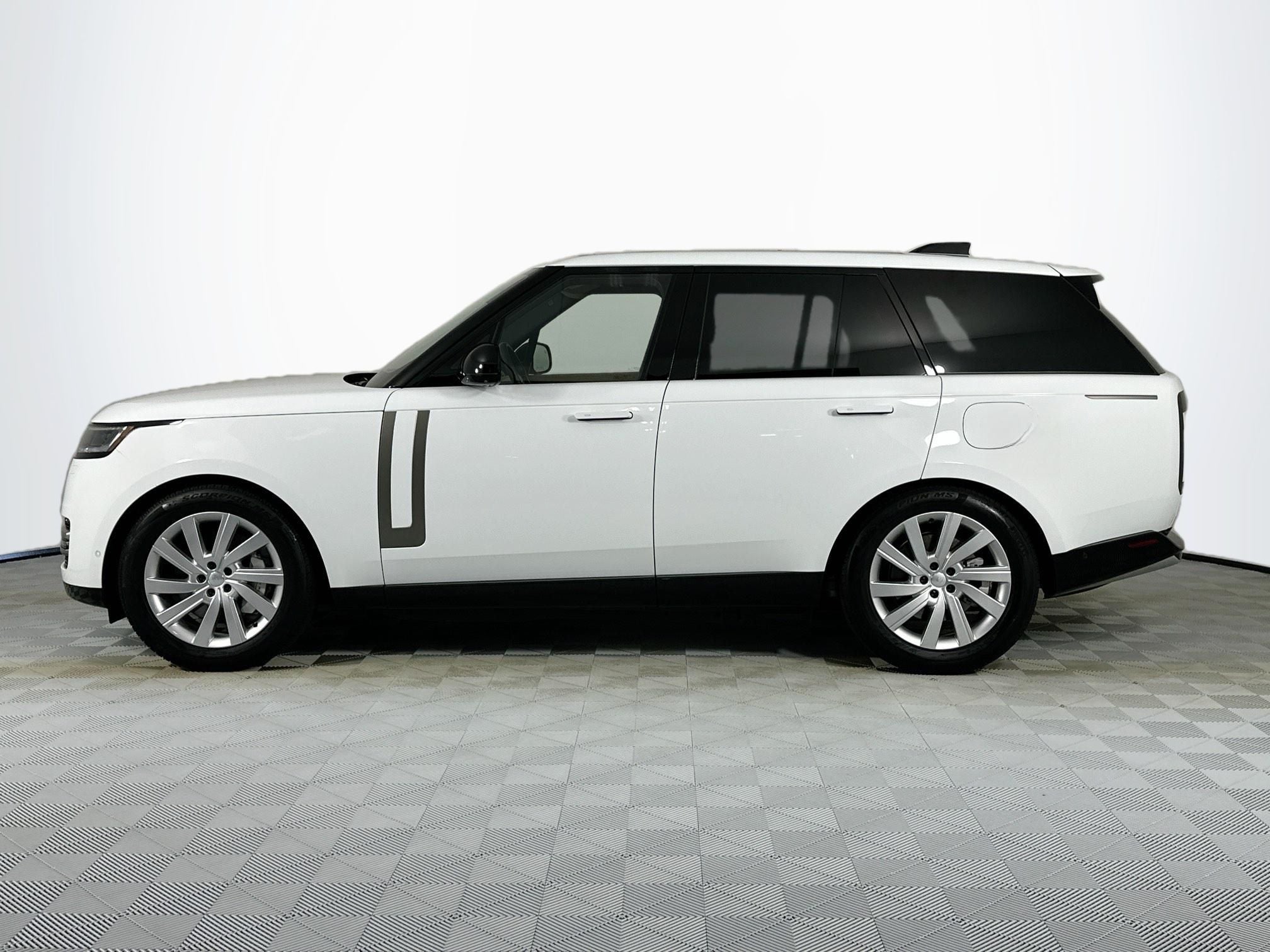 2025 Land Rover Range Rover Plug-In Hybrid SE