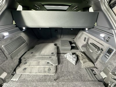 2025 Land Rover Range Rover Plug-In Hybrid SE