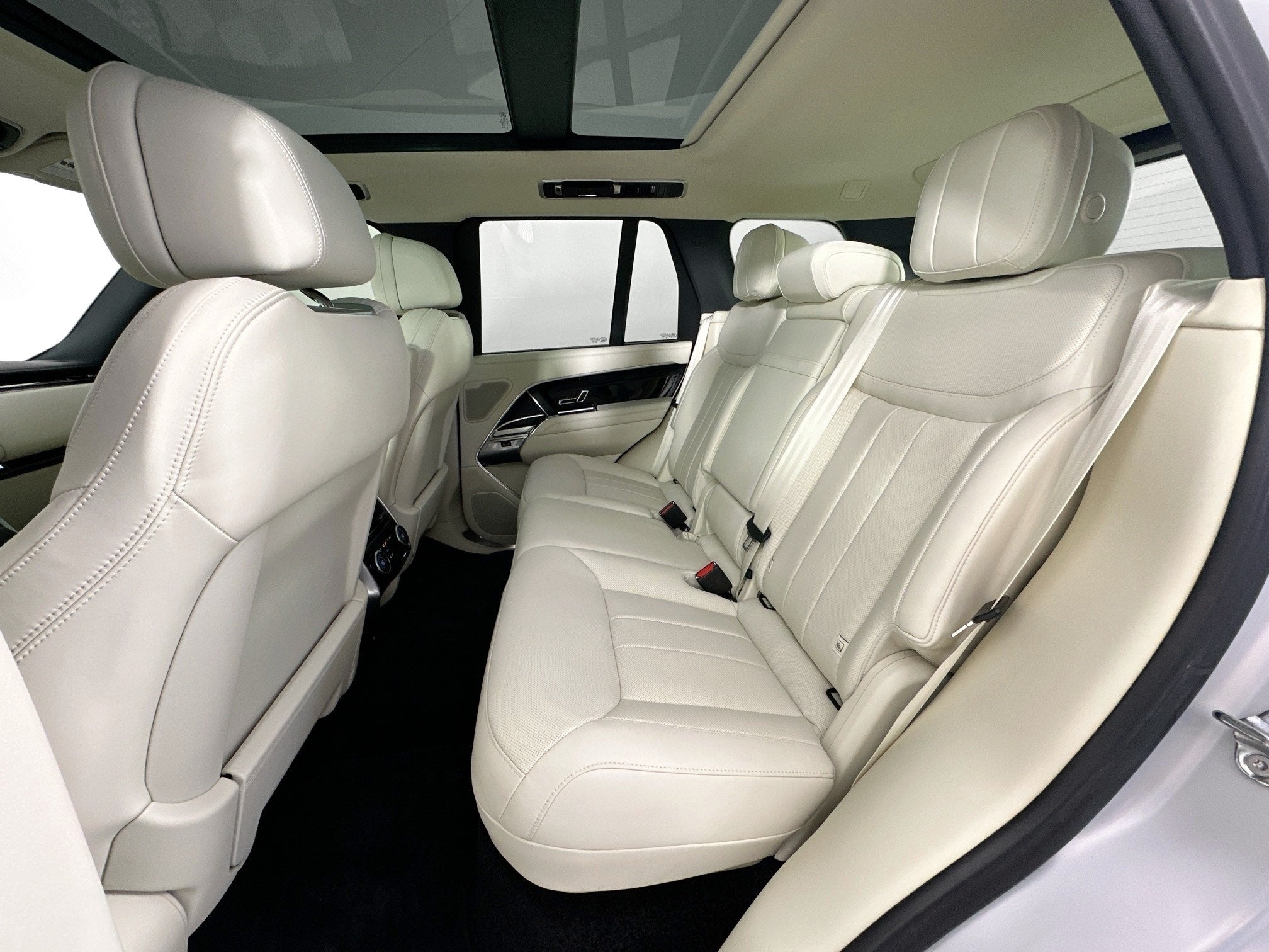 2025 Land Rover Range Rover SE