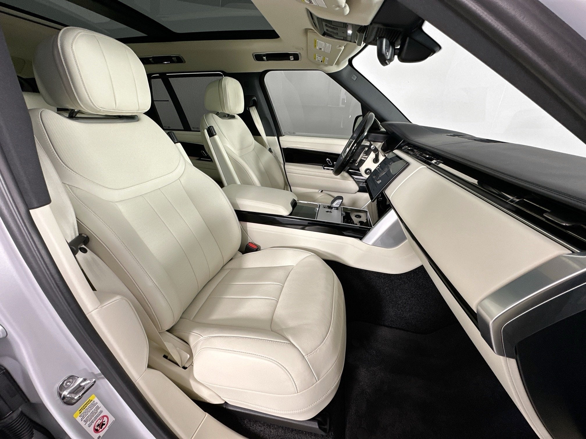 2025 Land Rover Range Rover SE