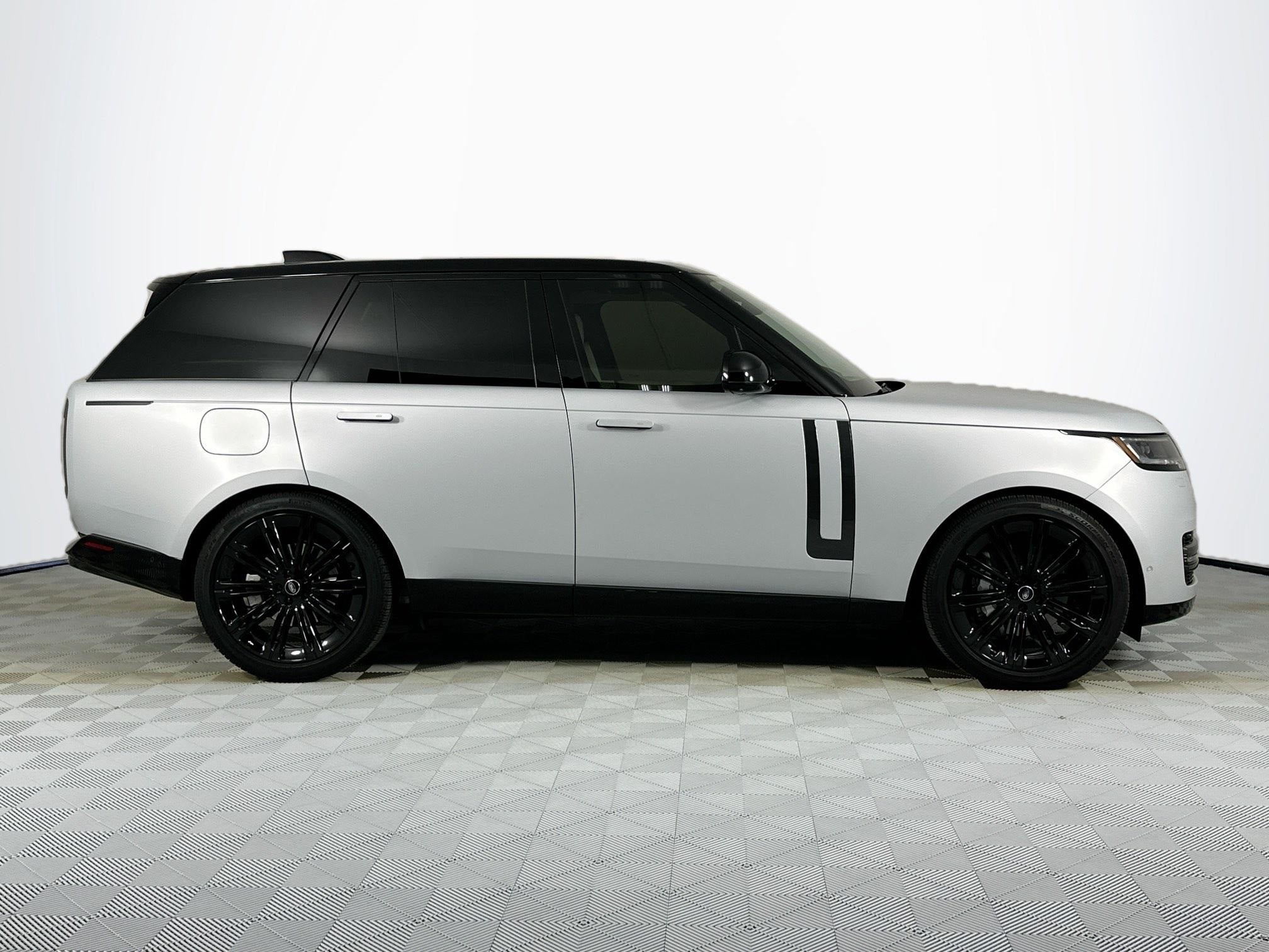 2025 Land Rover Range Rover SE