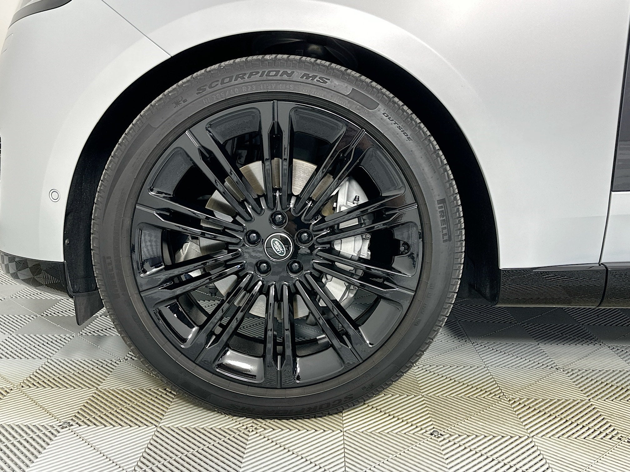 2025 Land Rover Range Rover SE