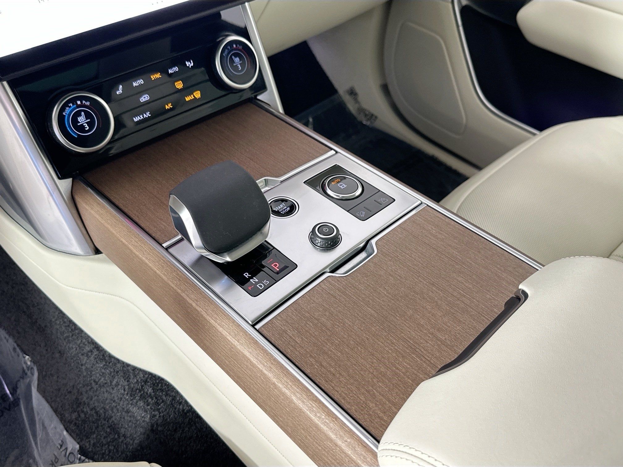 2023 Land Rover Range Rover SE