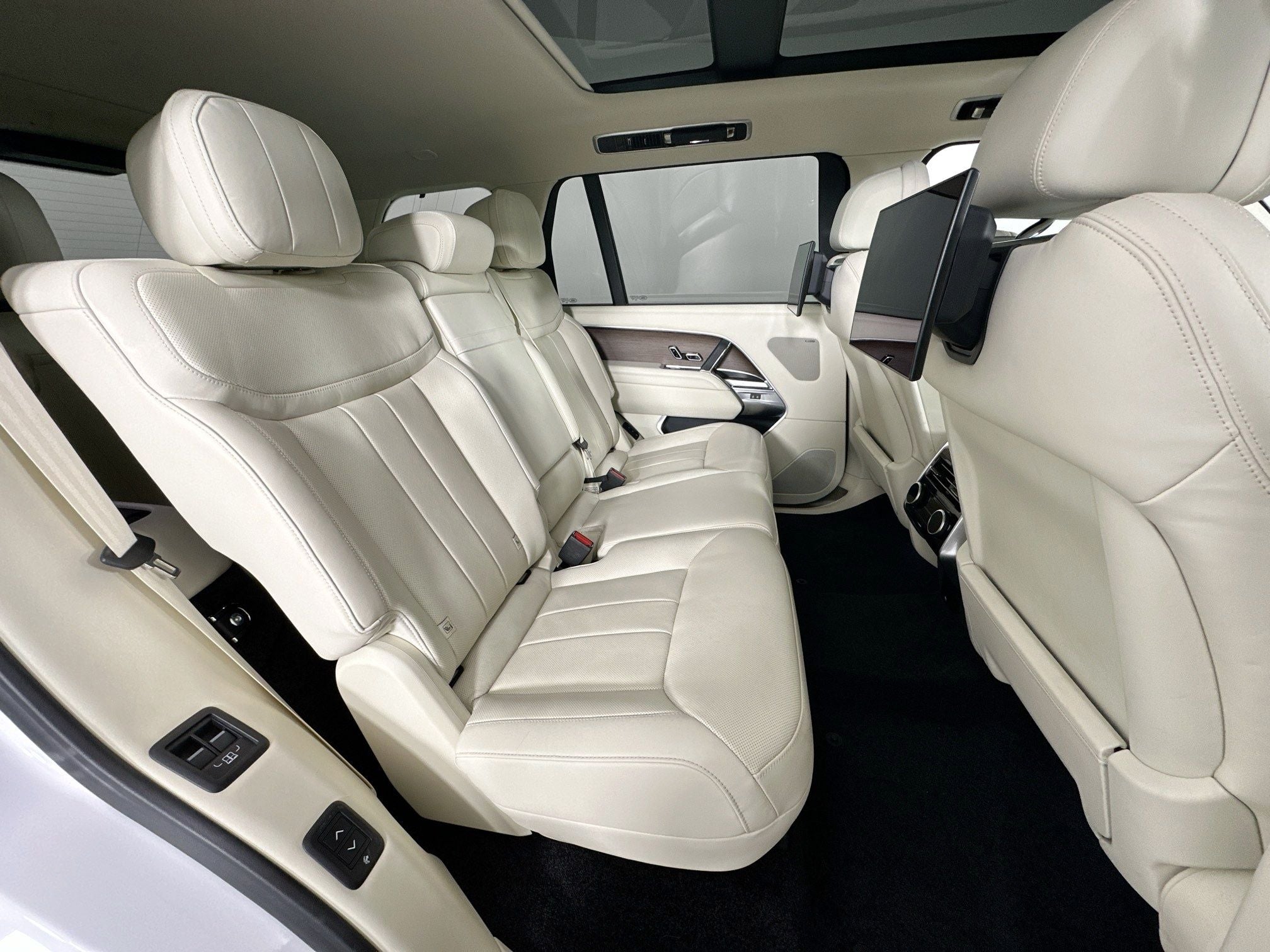 2023 Land Rover Range Rover SE LWB