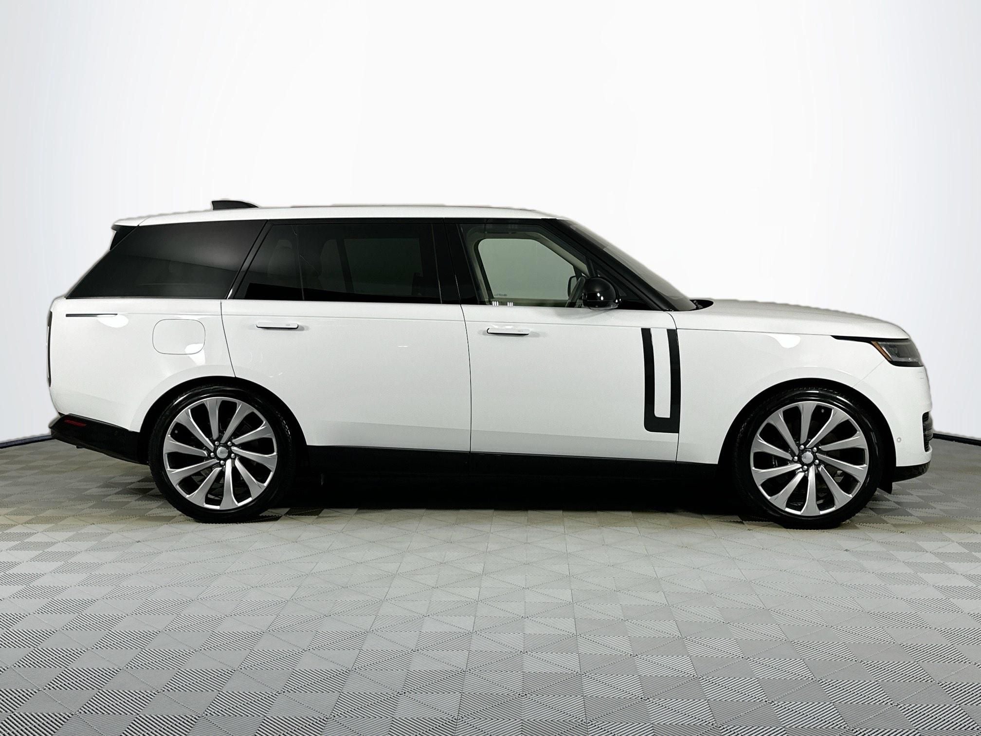 2023 Land Rover Range Rover SE LWB