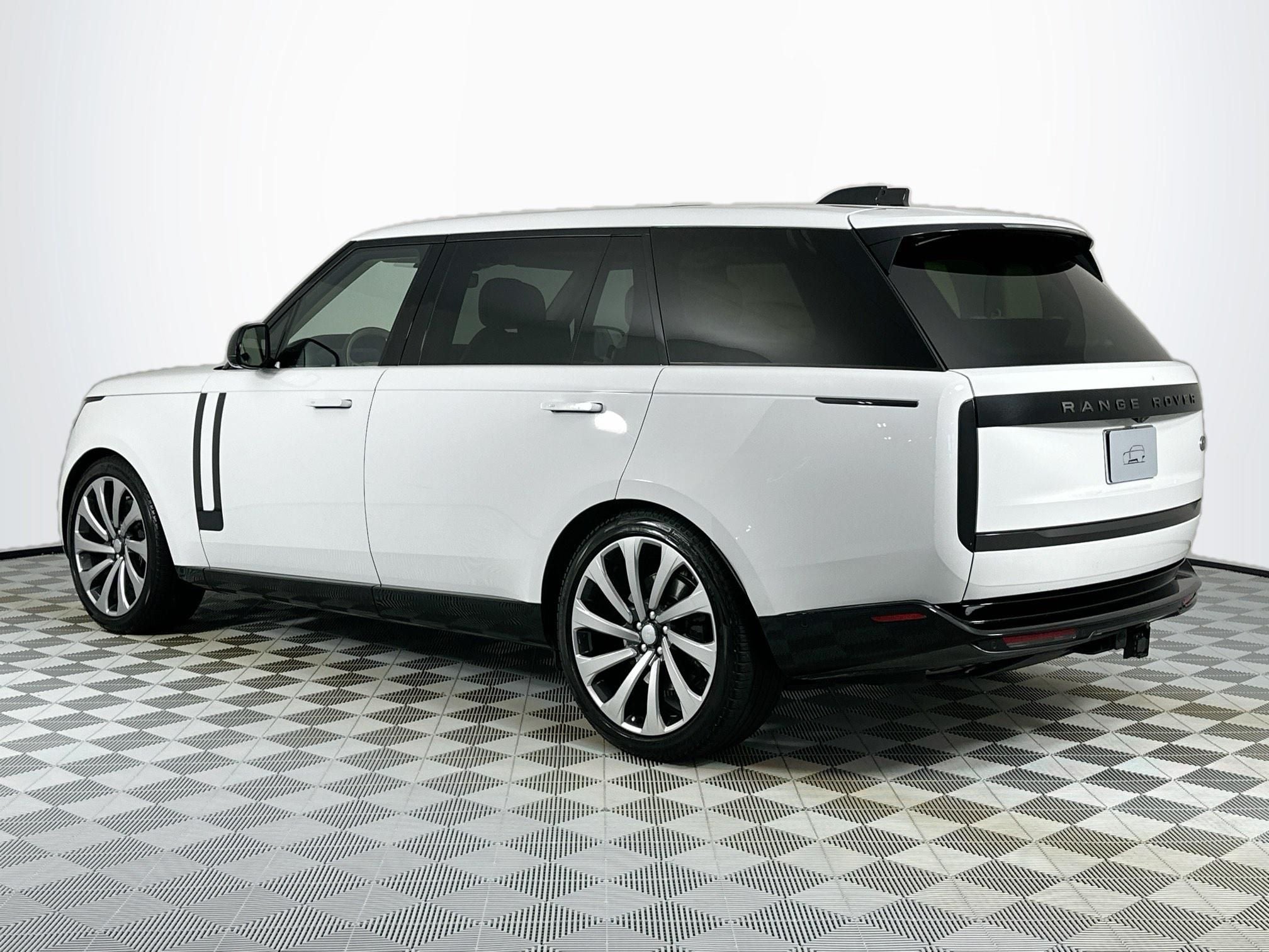 2023 Land Rover Range Rover SE LWB