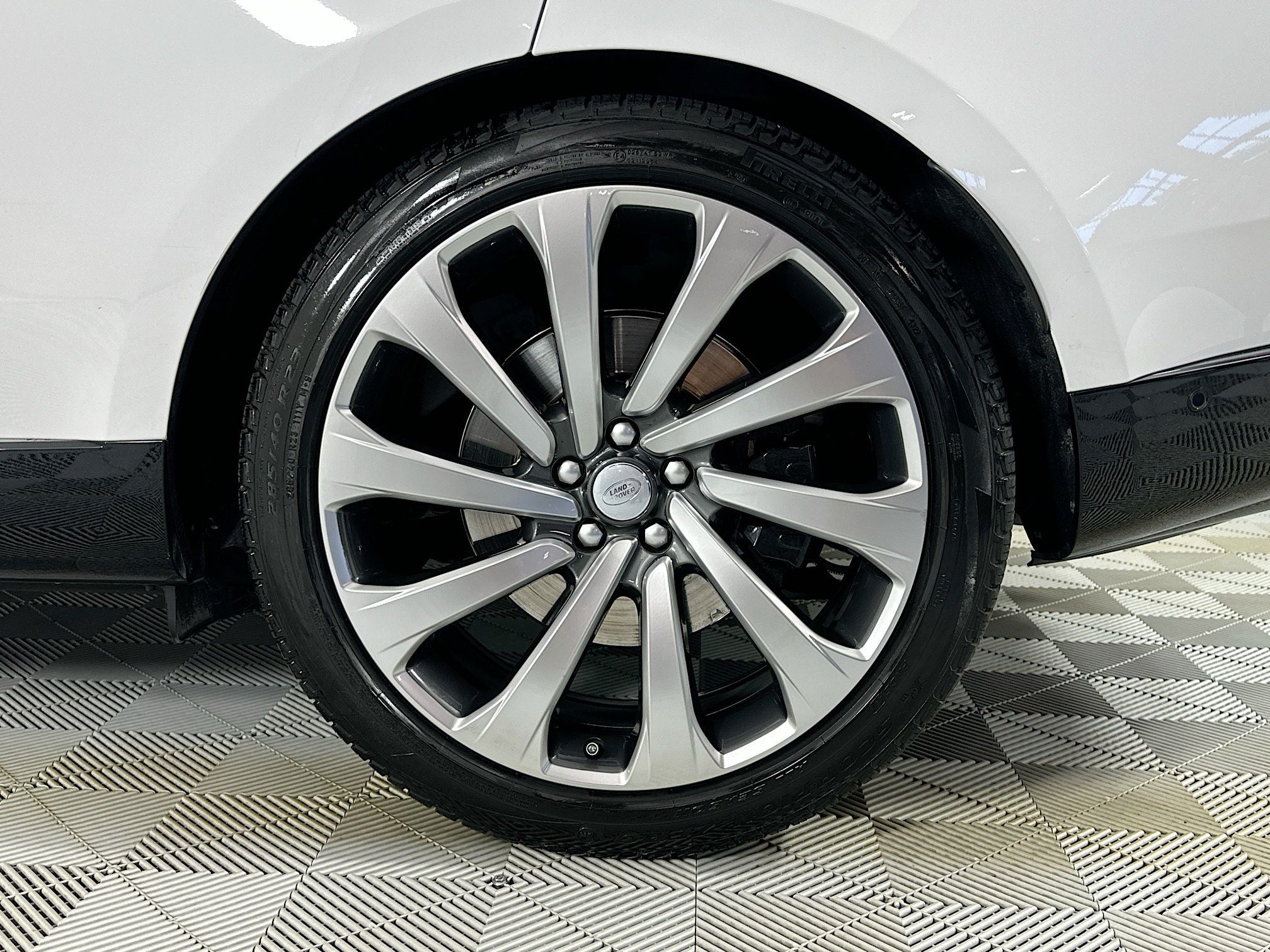 2023 Land Rover Range Rover SE LWB