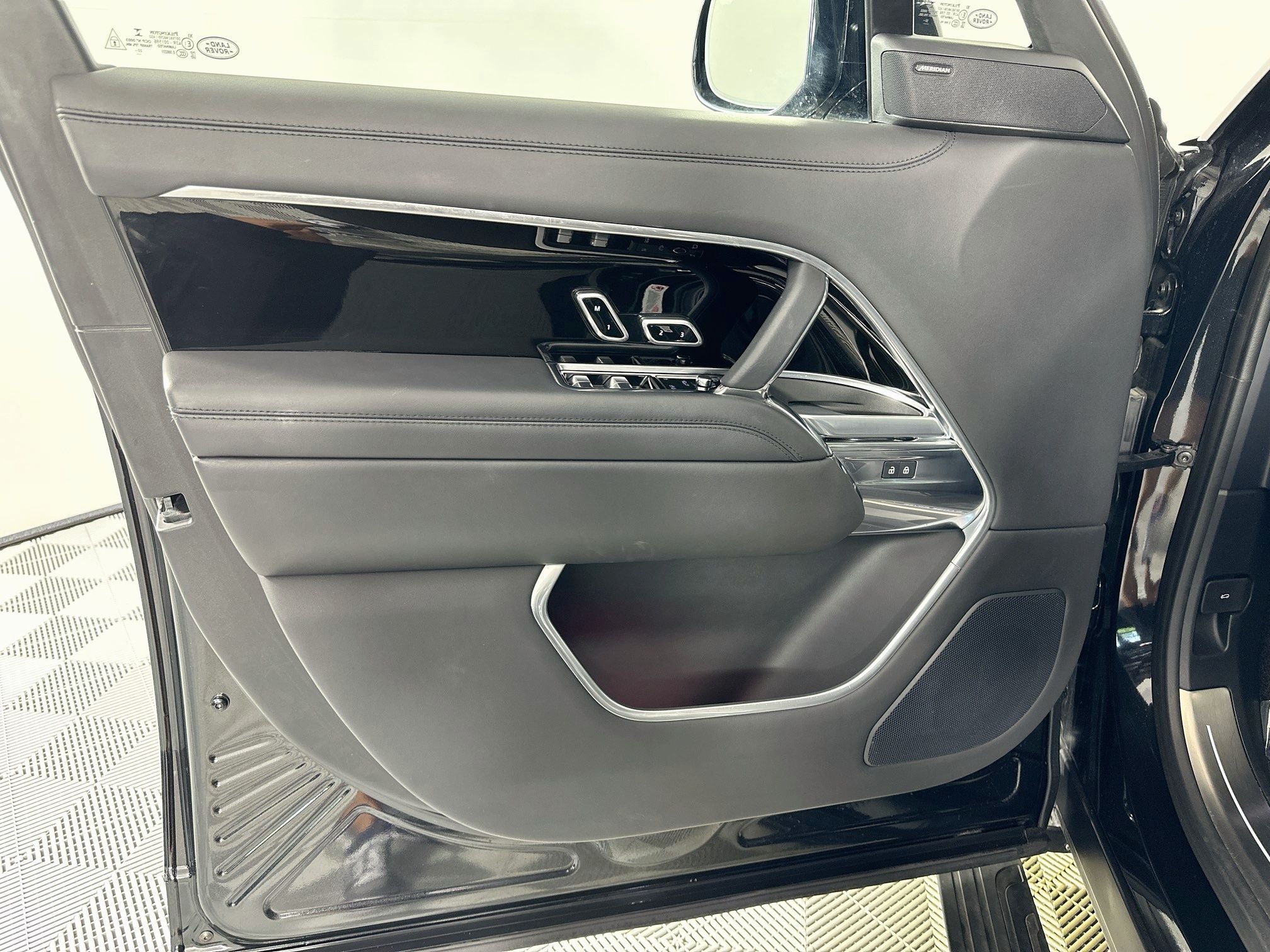 2023 Land Rover Range Rover SE LWB