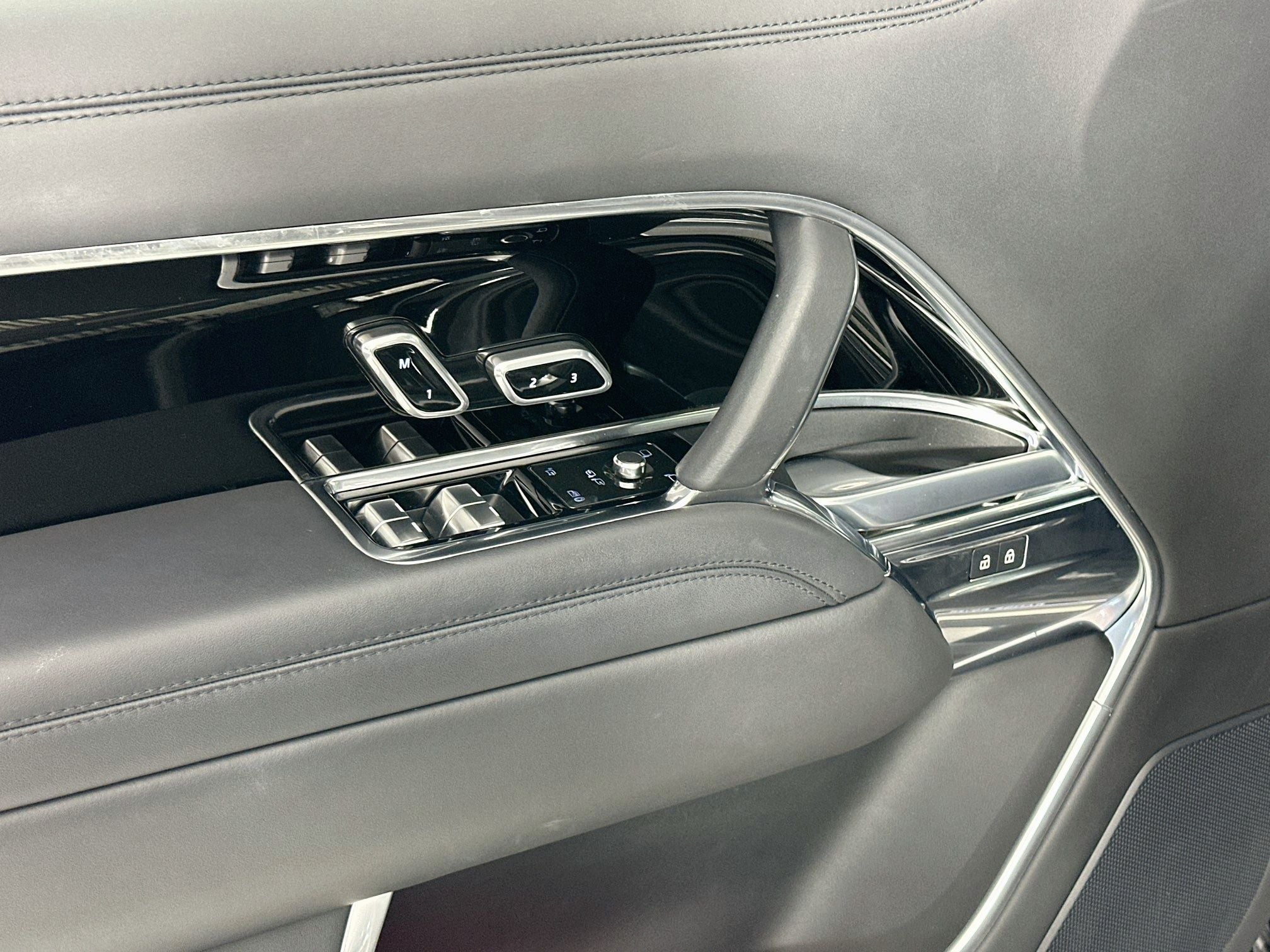 2023 Land Rover Range Rover SE LWB
