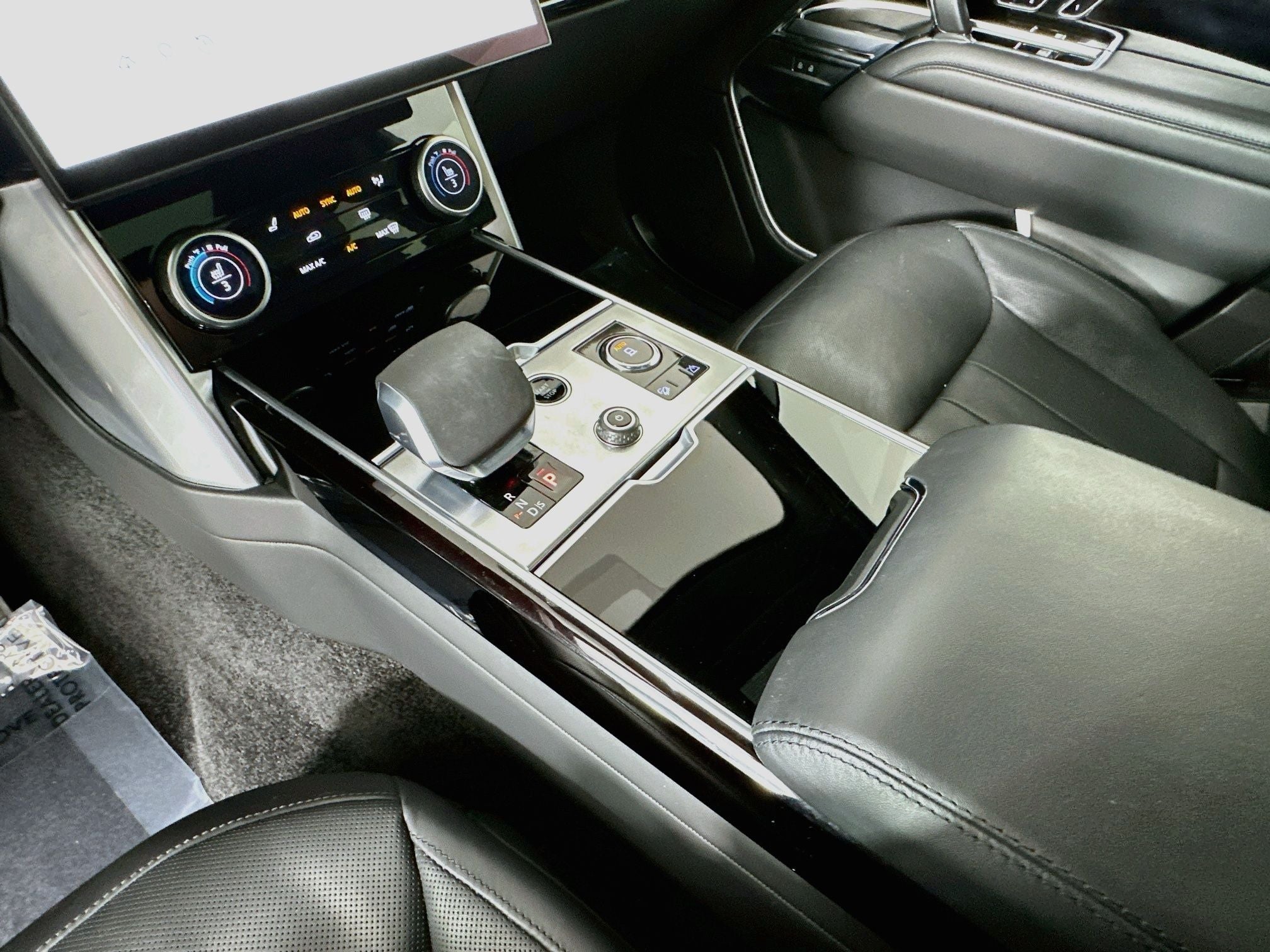 2023 Land Rover Range Rover SE LWB