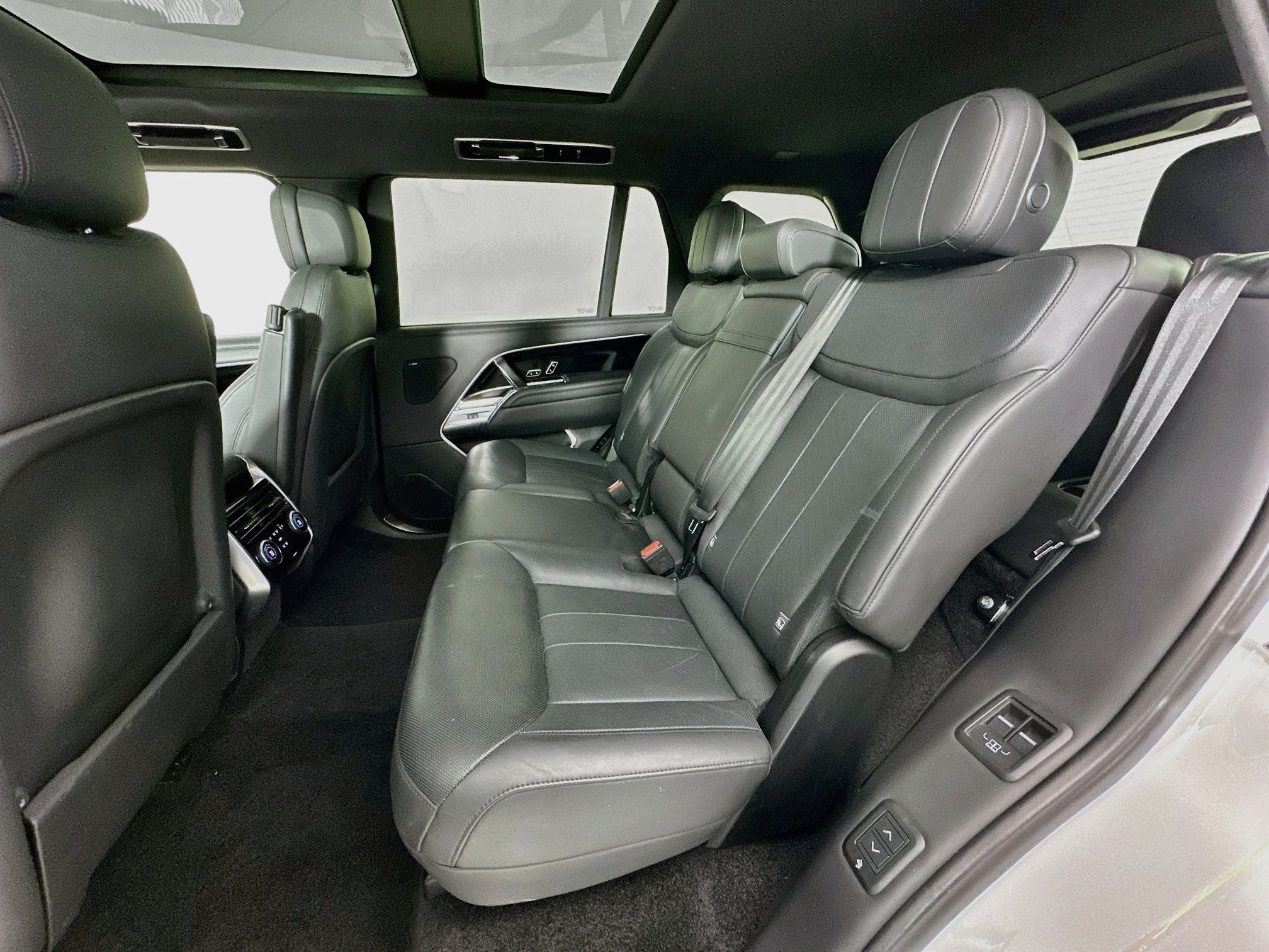 2023 Land Rover Range Rover SE LWB