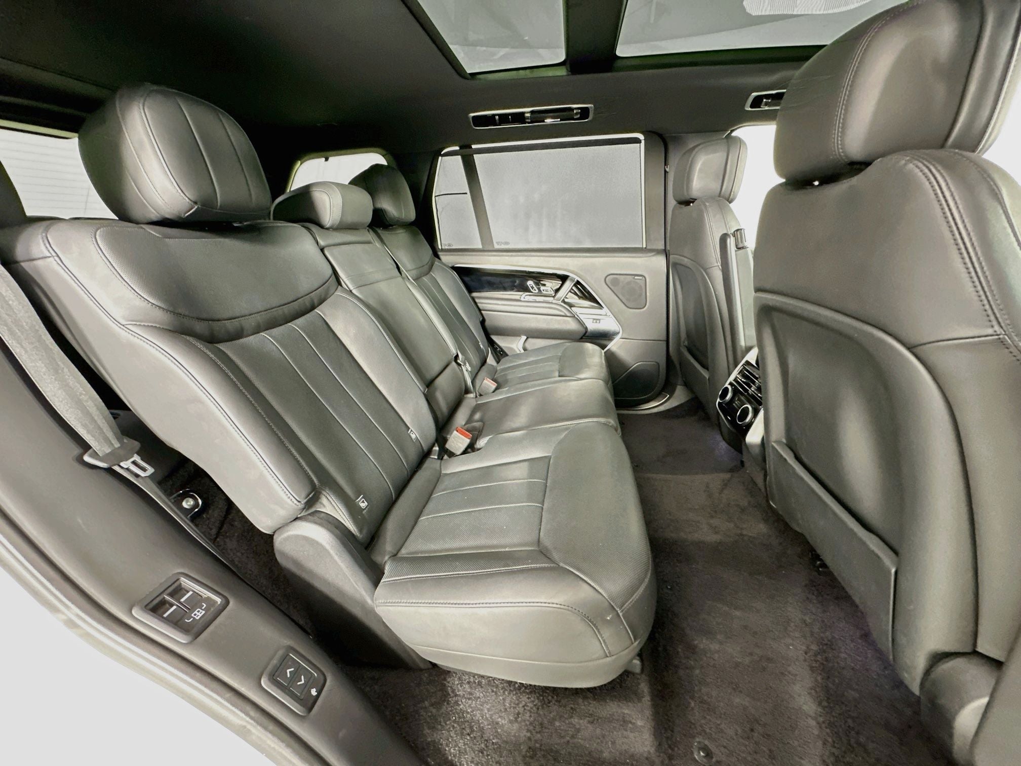 2023 Land Rover Range Rover SE LWB