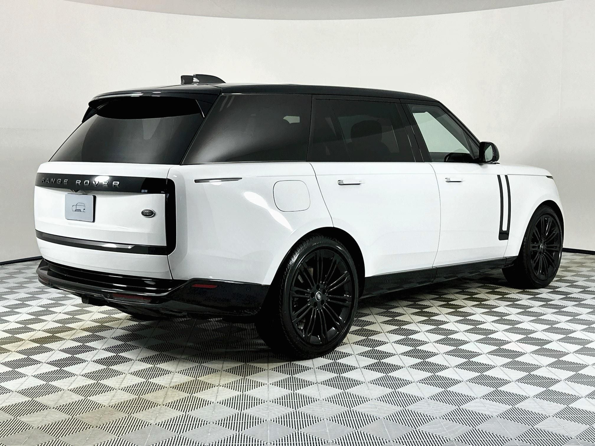 2023 Land Rover Range Rover SE LWB