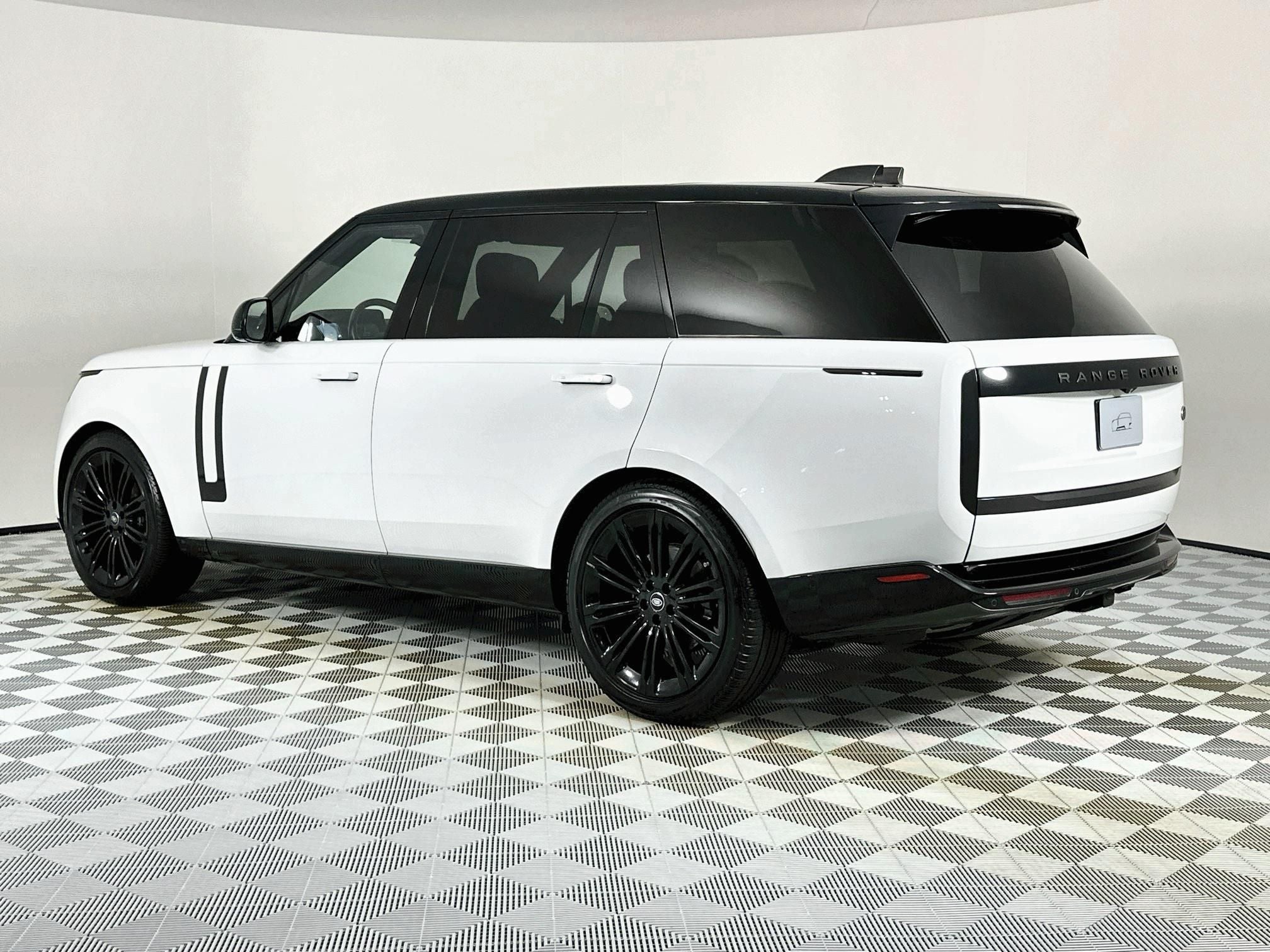 2023 Land Rover Range Rover SE LWB