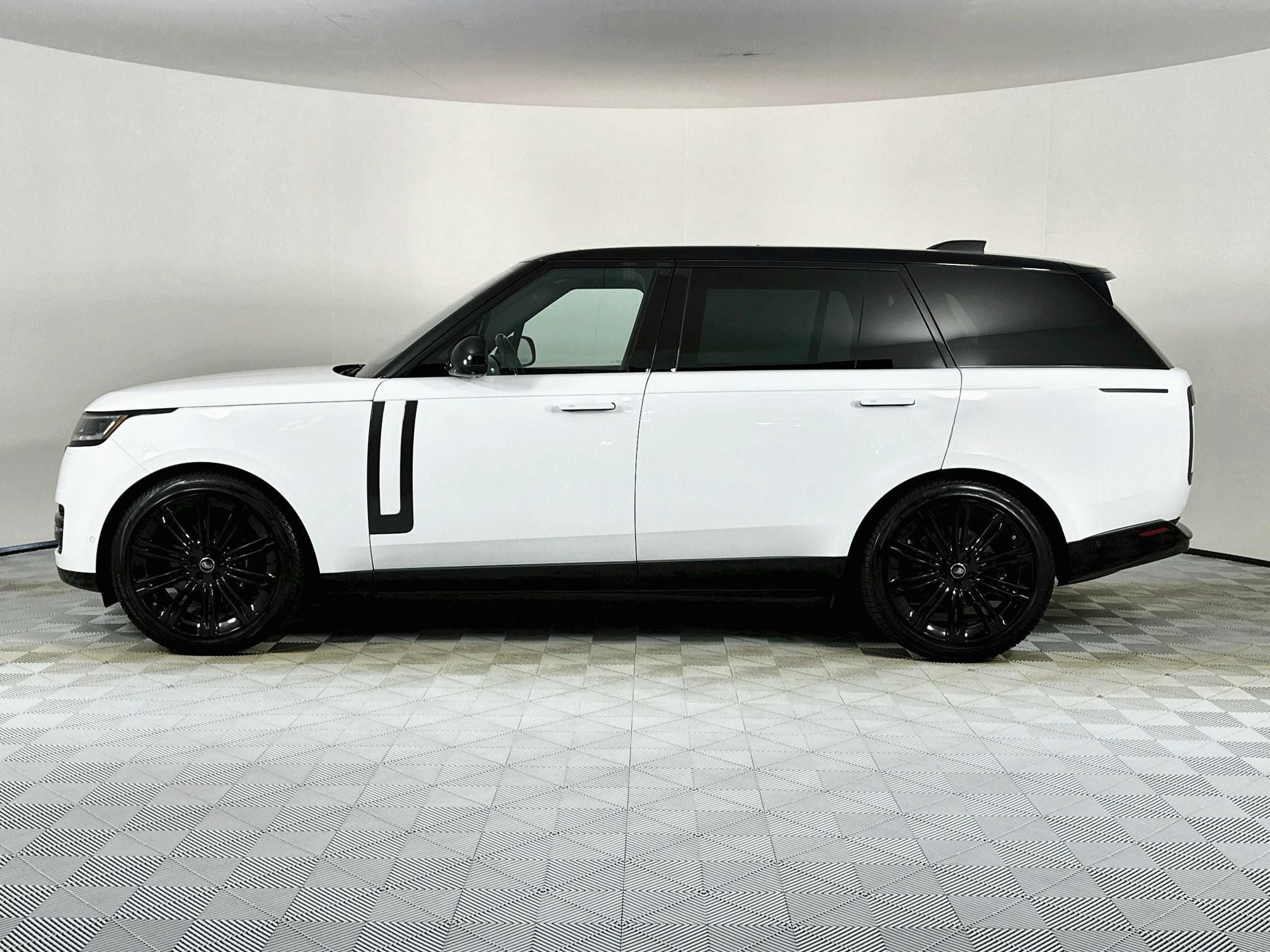 2023 Land Rover Range Rover SE LWB