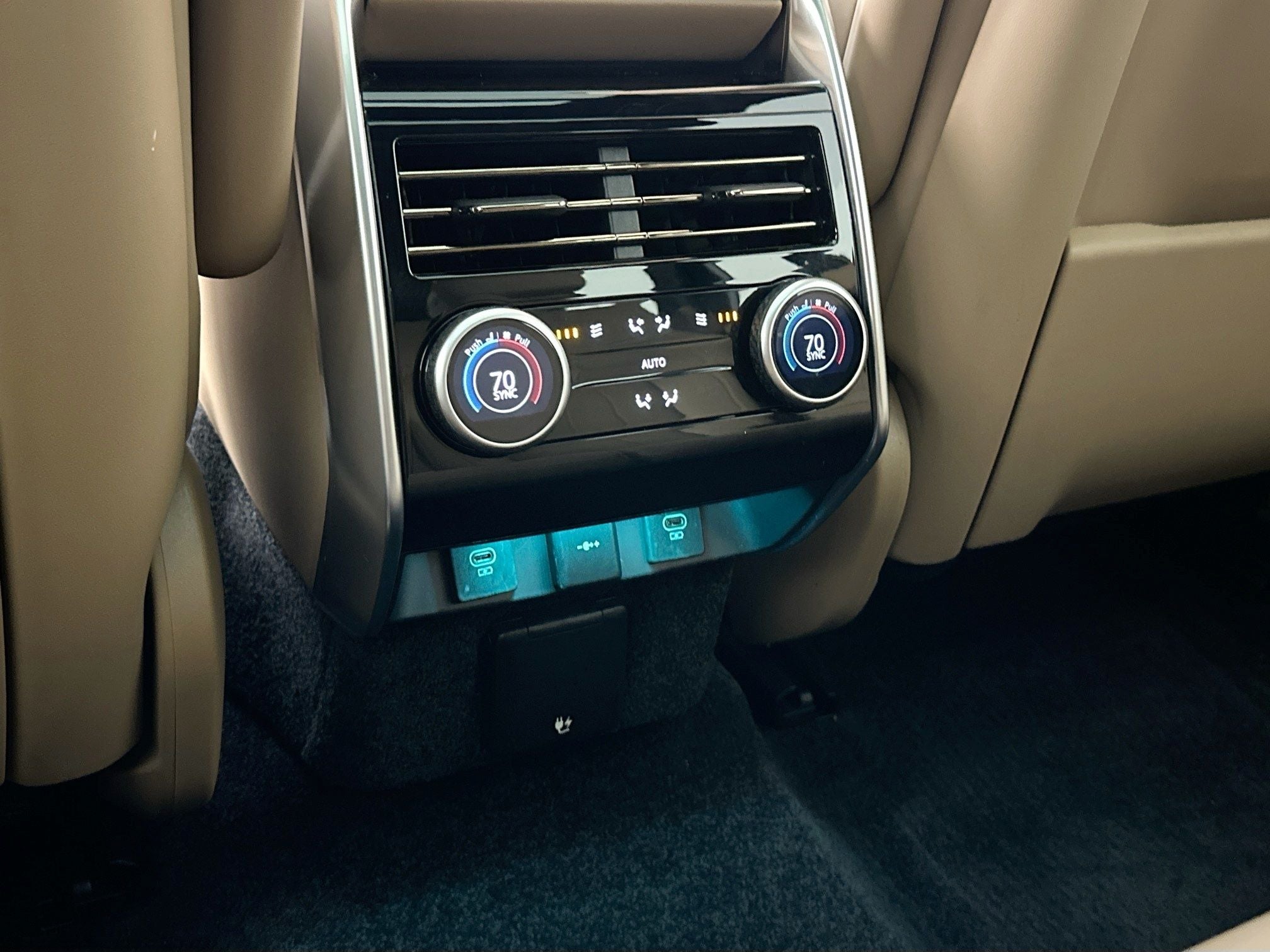 2024 Land Rover Range Rover SE LWB