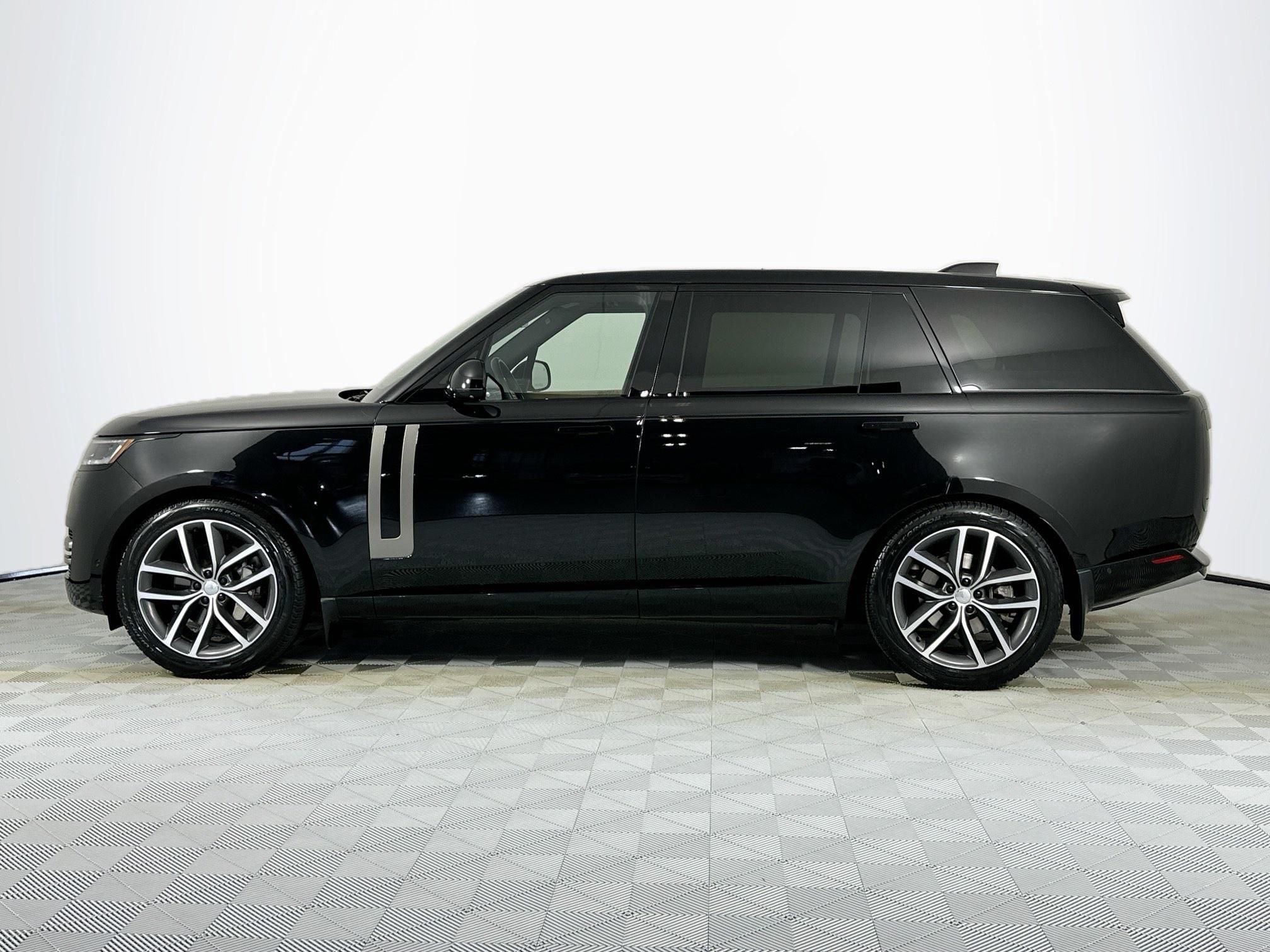 2024 Land Rover Range Rover SE LWB