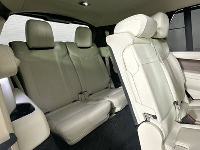 2025 Land Rover Range Rover SE LWB