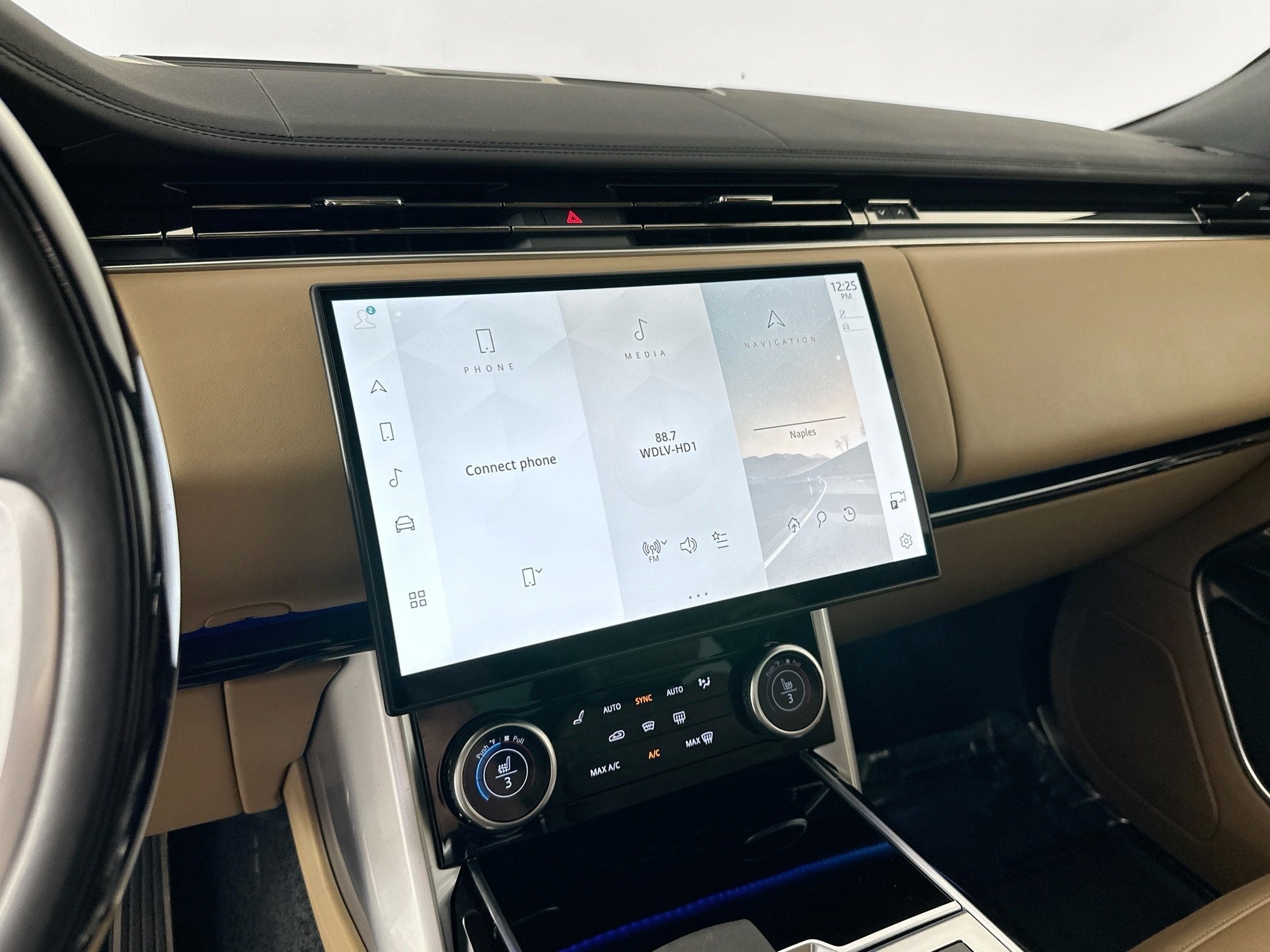 2023 Land Rover Range Rover SE LWB