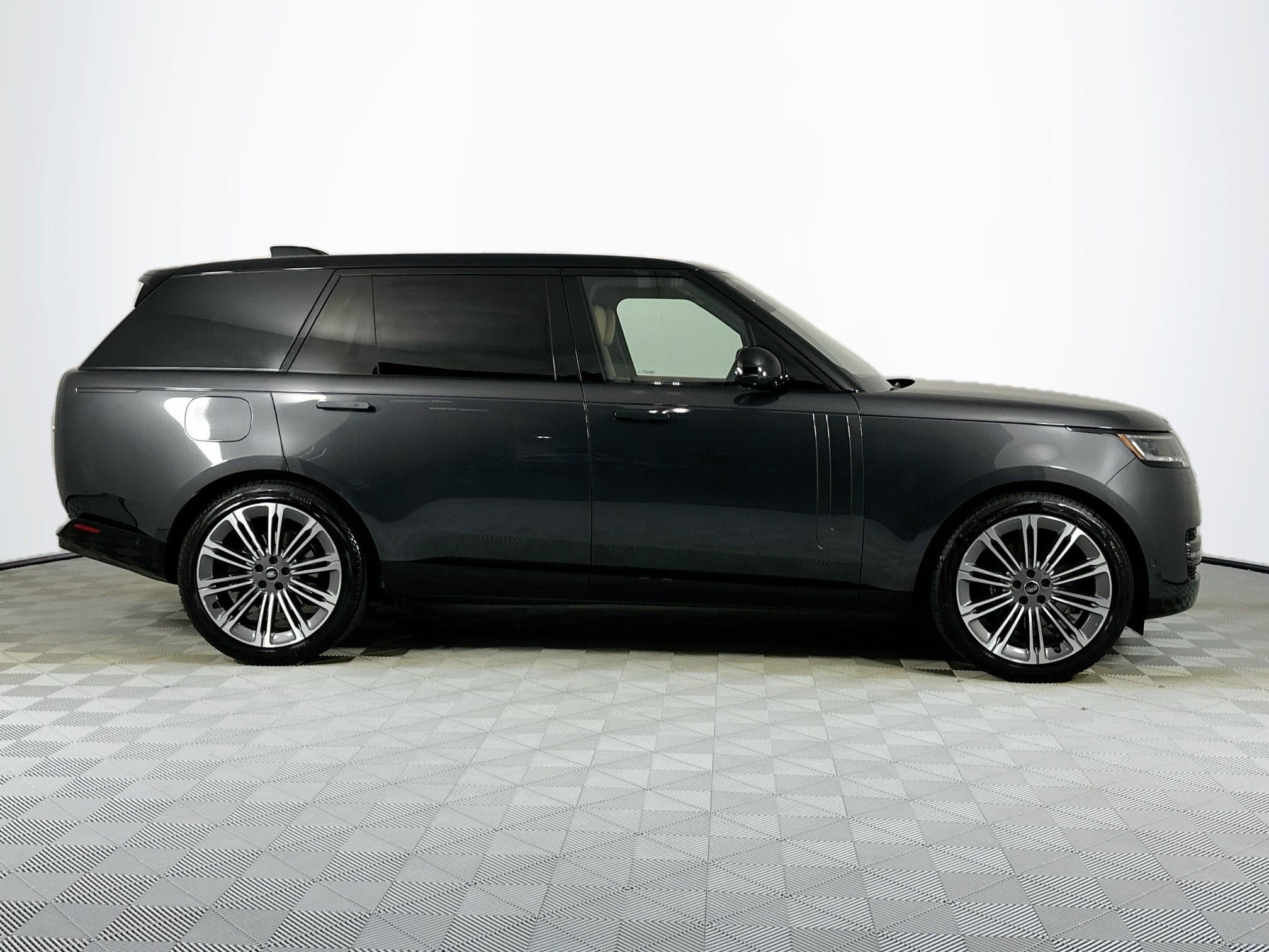2023 Land Rover Range Rover SE LWB