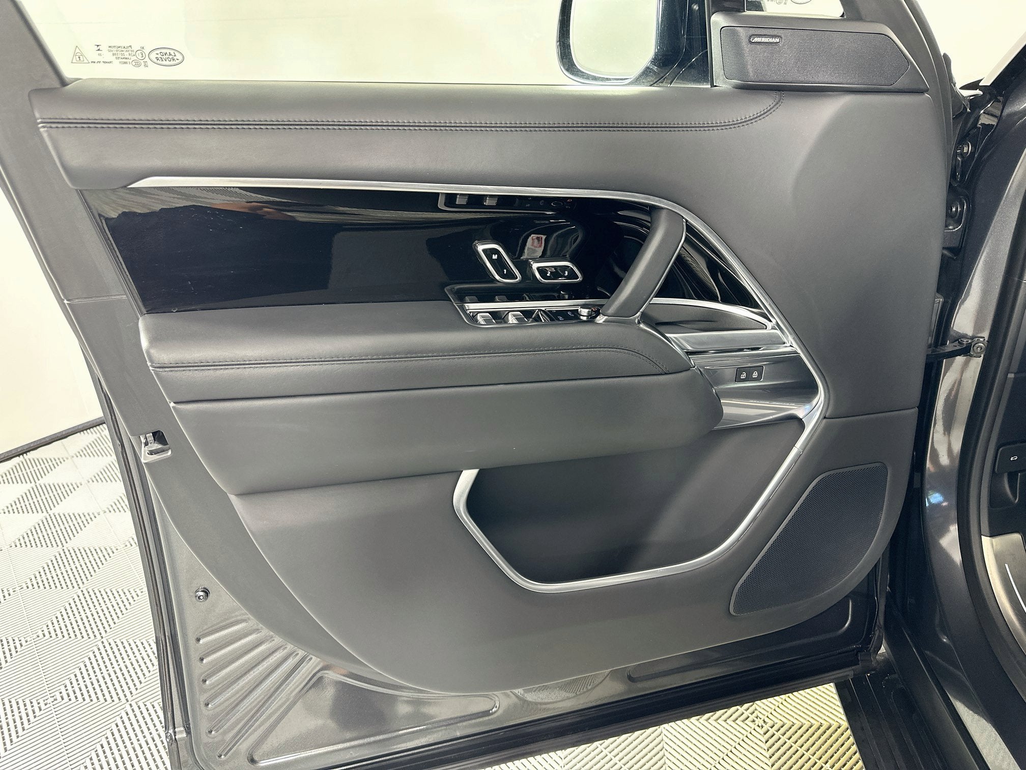 2023 Land Rover Range Rover SE LWB