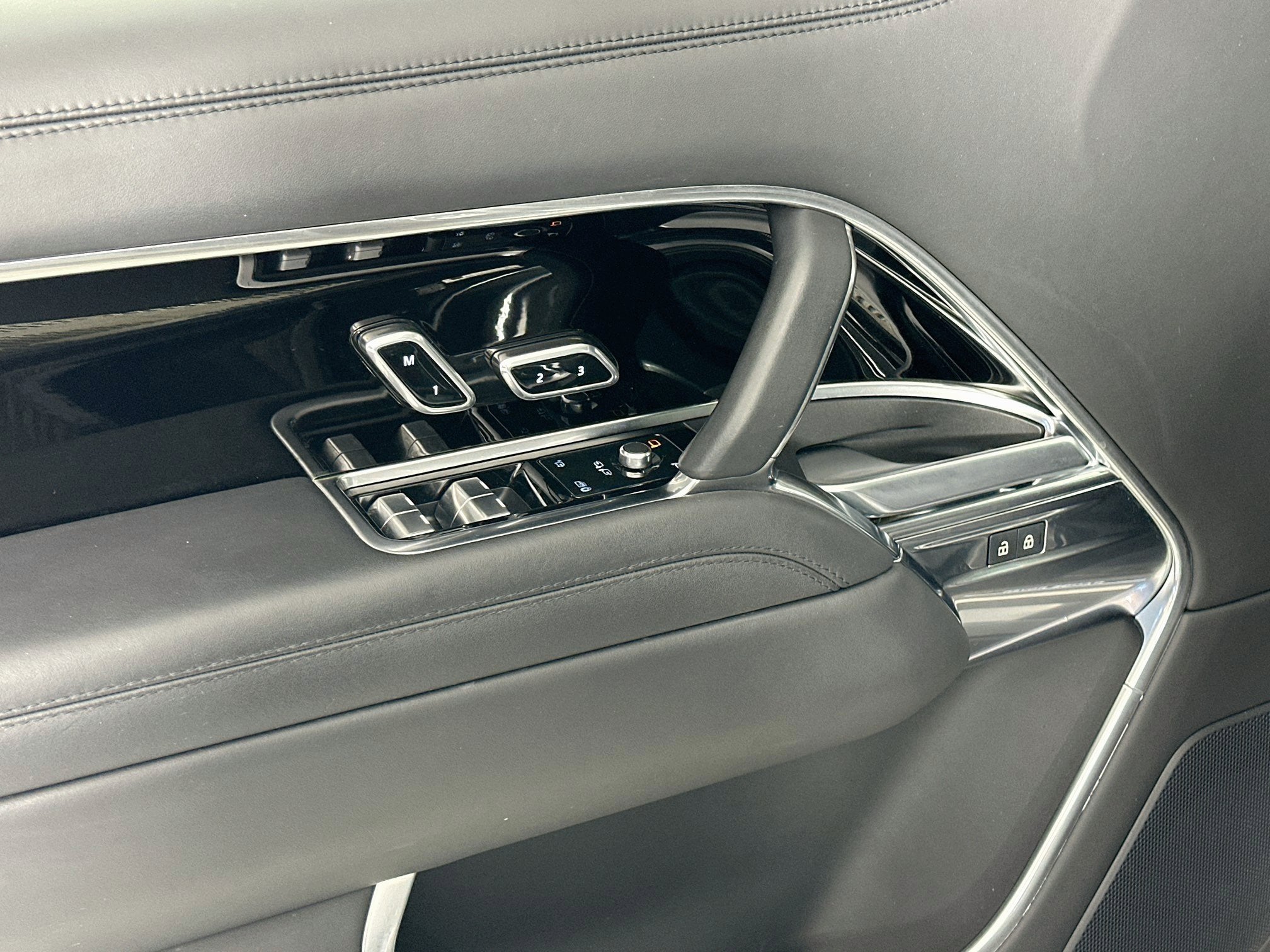 2023 Land Rover Range Rover SE LWB