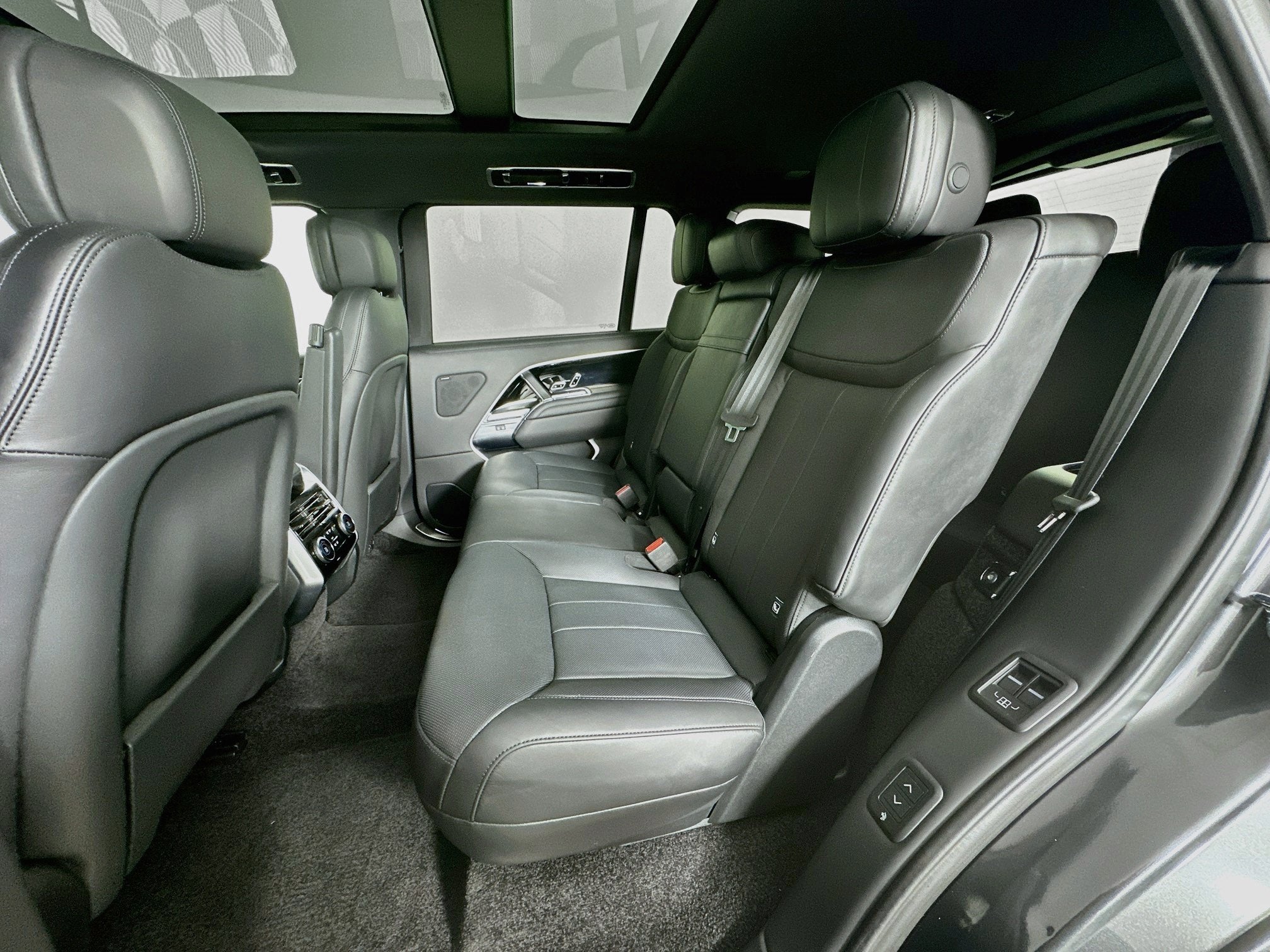 2023 Land Rover Range Rover SE LWB