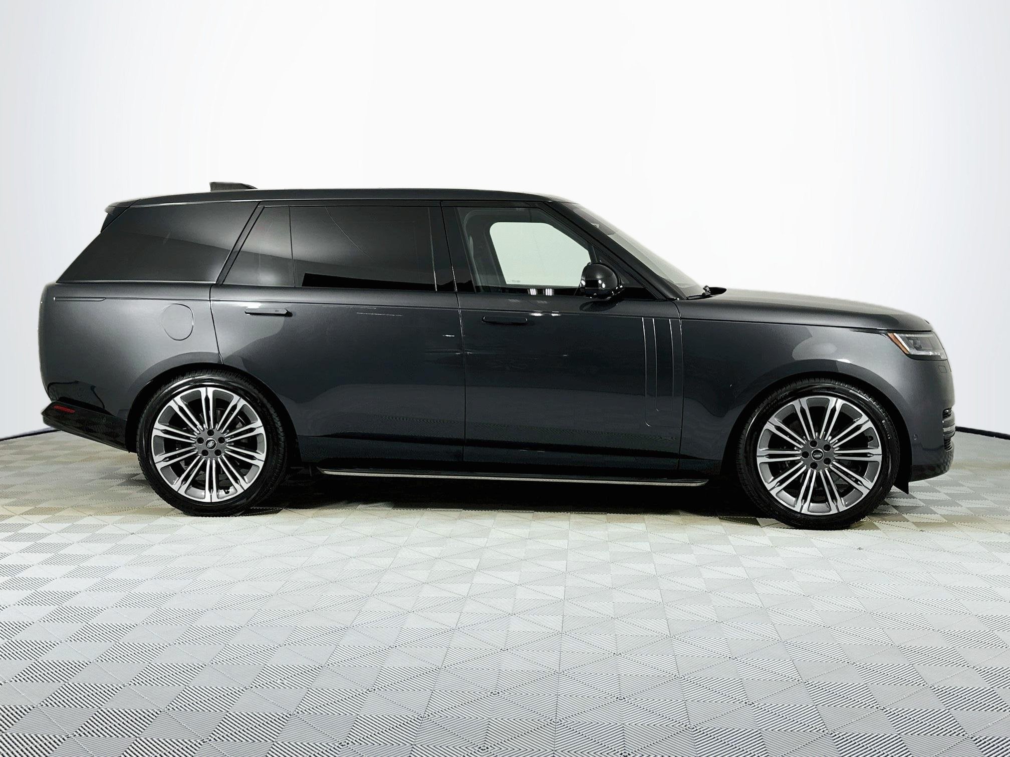 2023 Land Rover Range Rover SE LWB