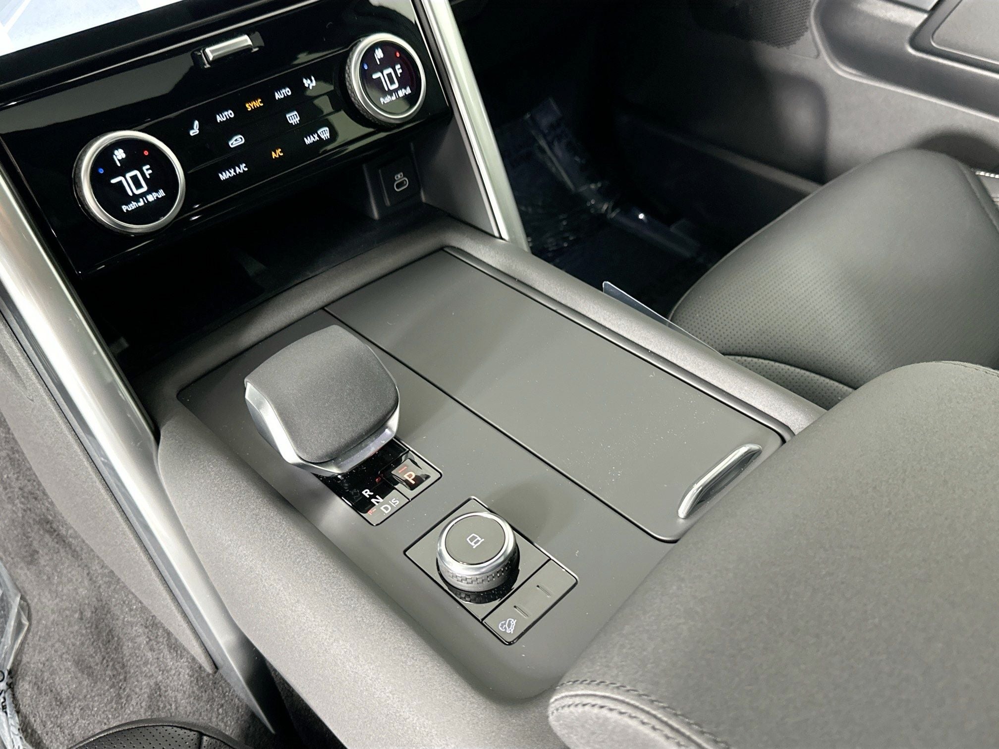 2025 Land Rover Discovery S